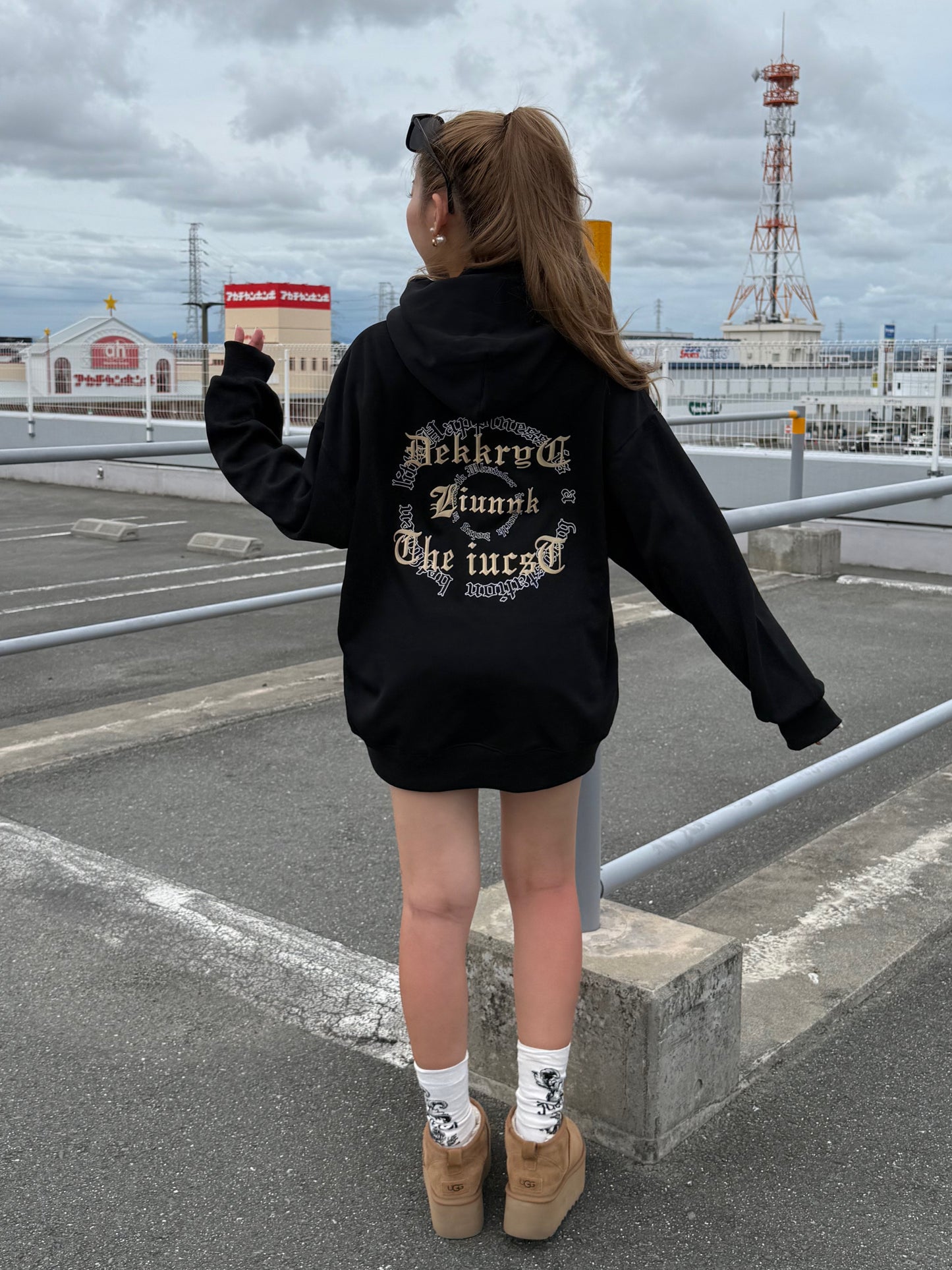 ゴシックレタリングパーカー DPB90038