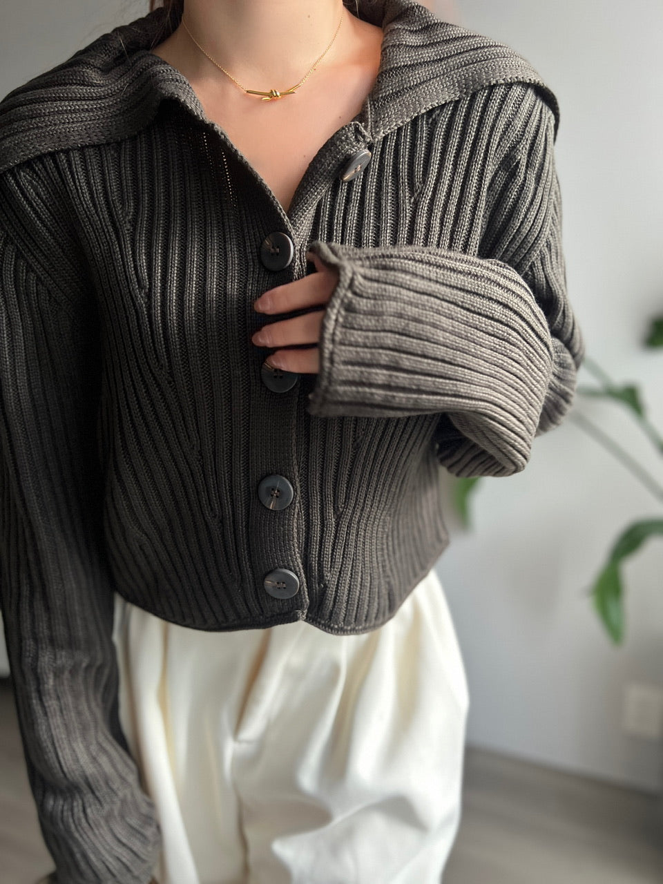 リブボタンニットトップス DPB56340