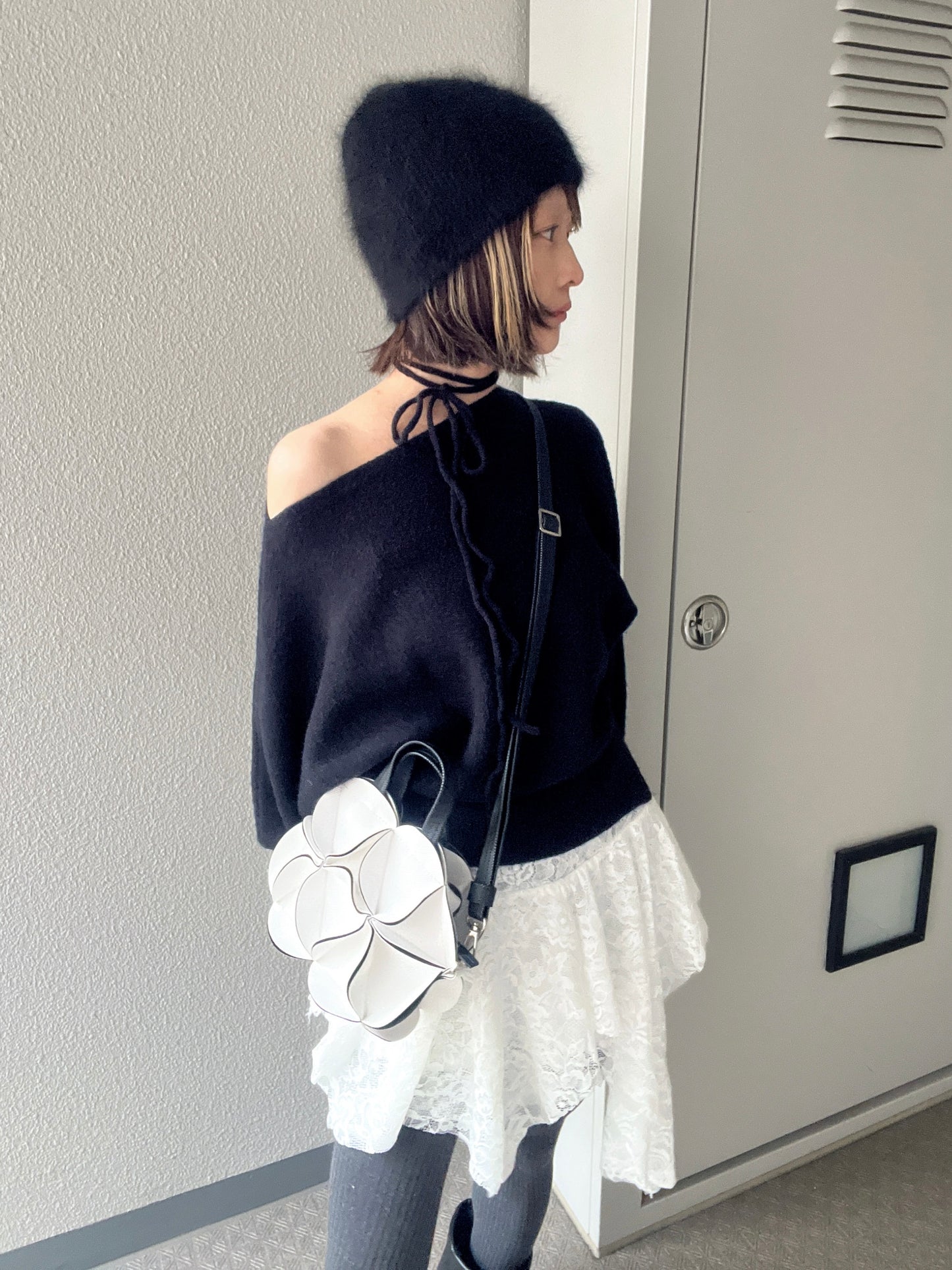 チョーカー付きワンショルニット DPB79211