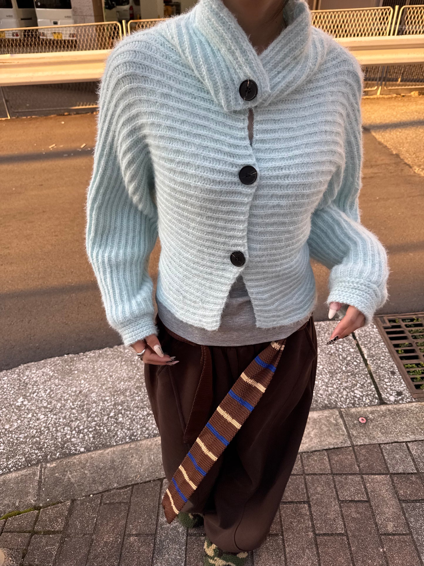 ハイネックフロントボタンニット DPB85398