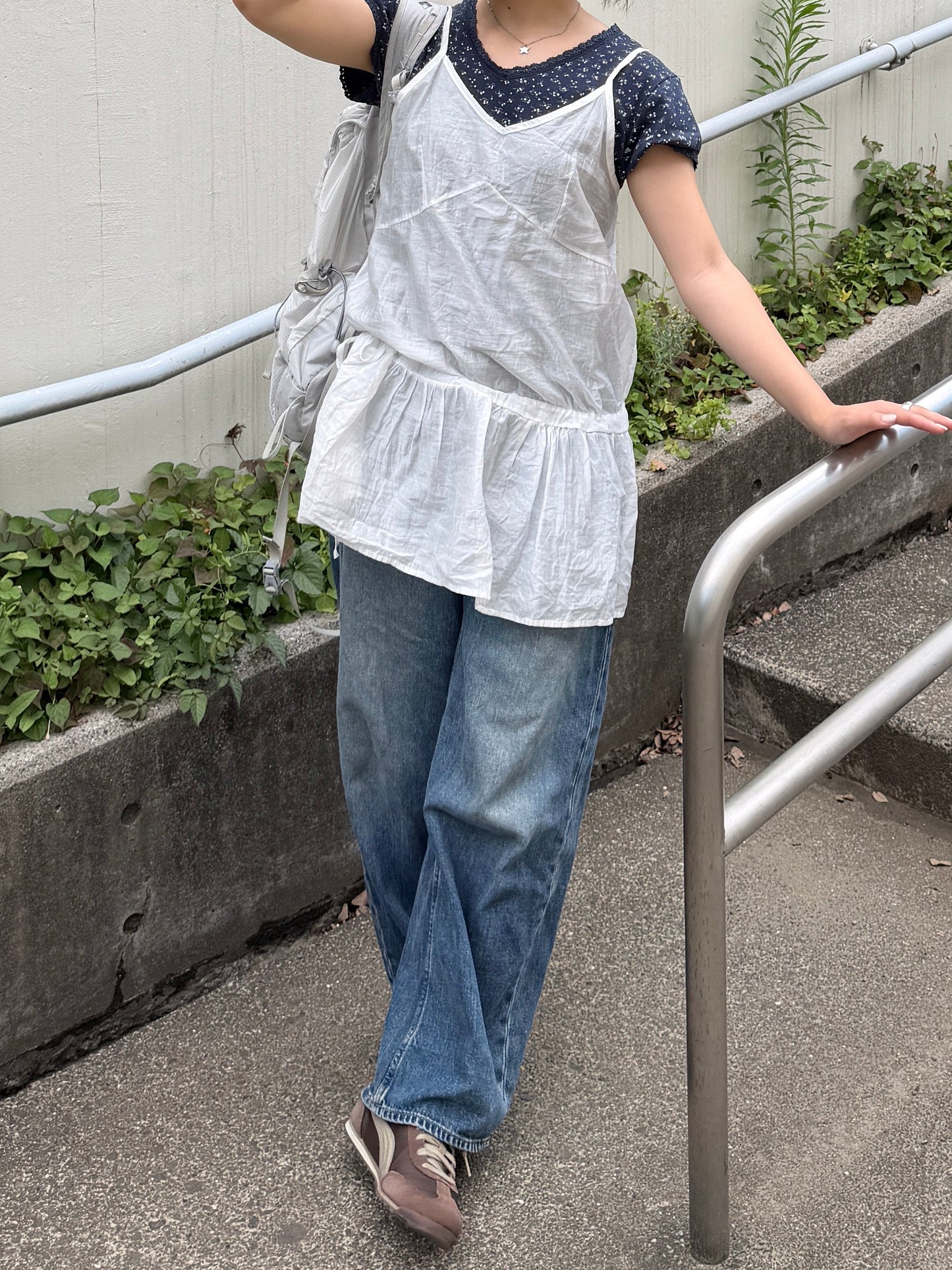 フラワーVネックレースTシャツ DPB78274