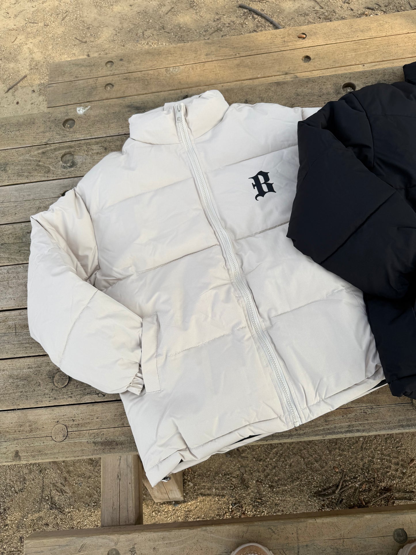 ユニセックスロゴダウン DPB73584