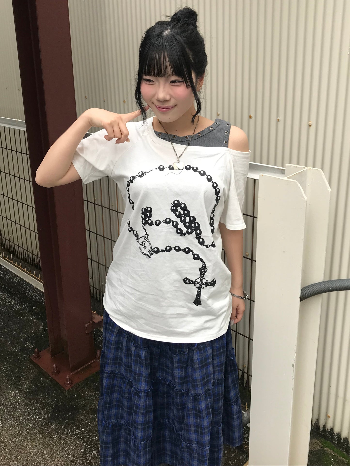 ホワイトオフショルキーデザインTシャツ DPB89247