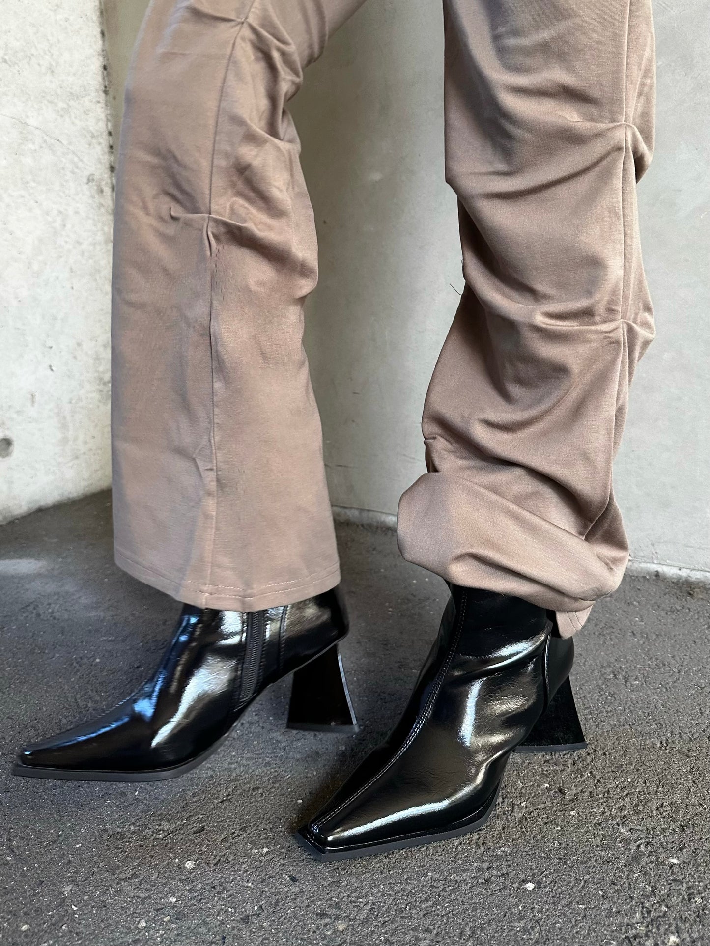 ポインテッドトゥブーツ DPB26671