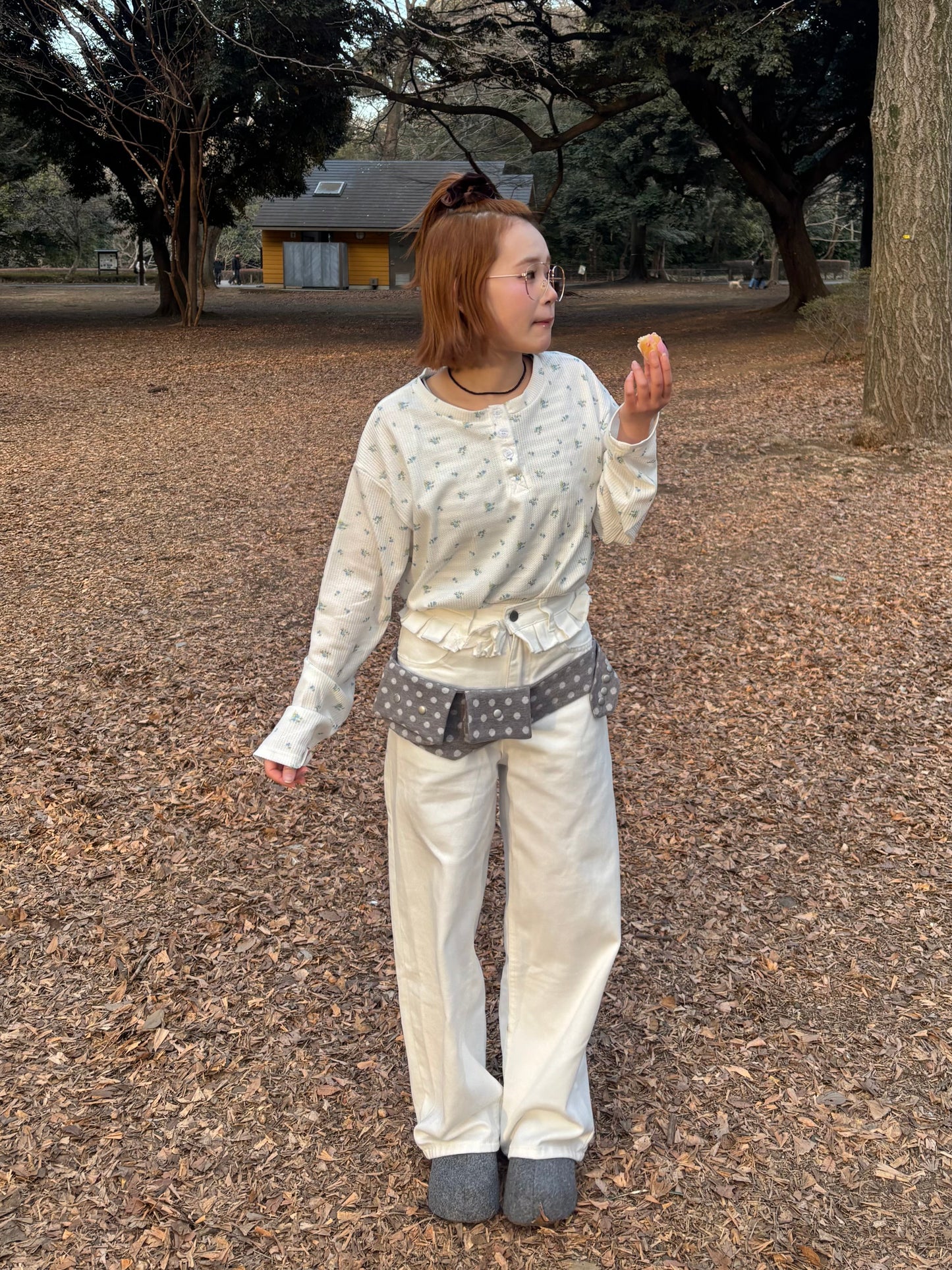 フリル付きホワイトパンツ DPC04011