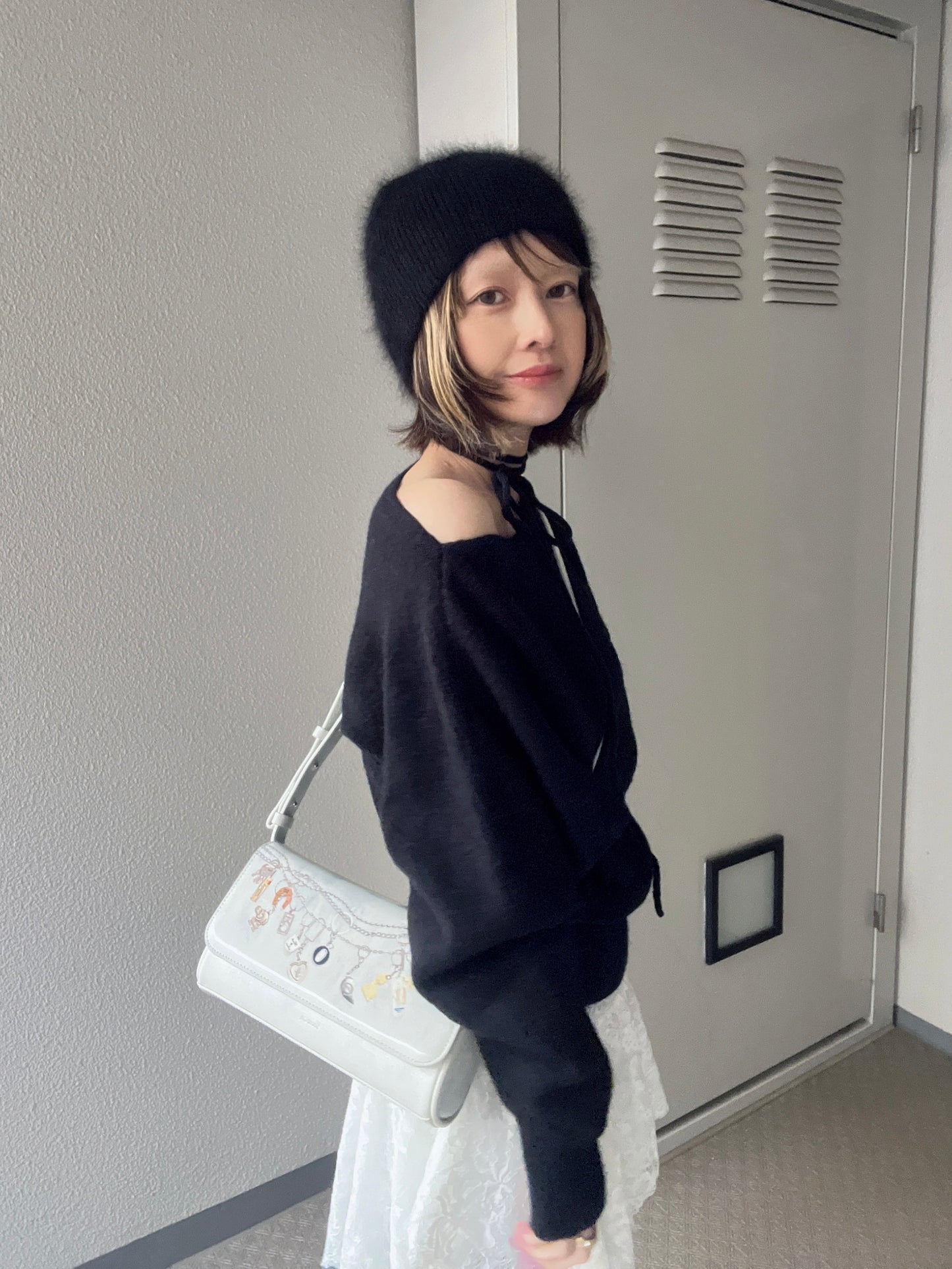 チョーカー付きワンショルニット DPB79211