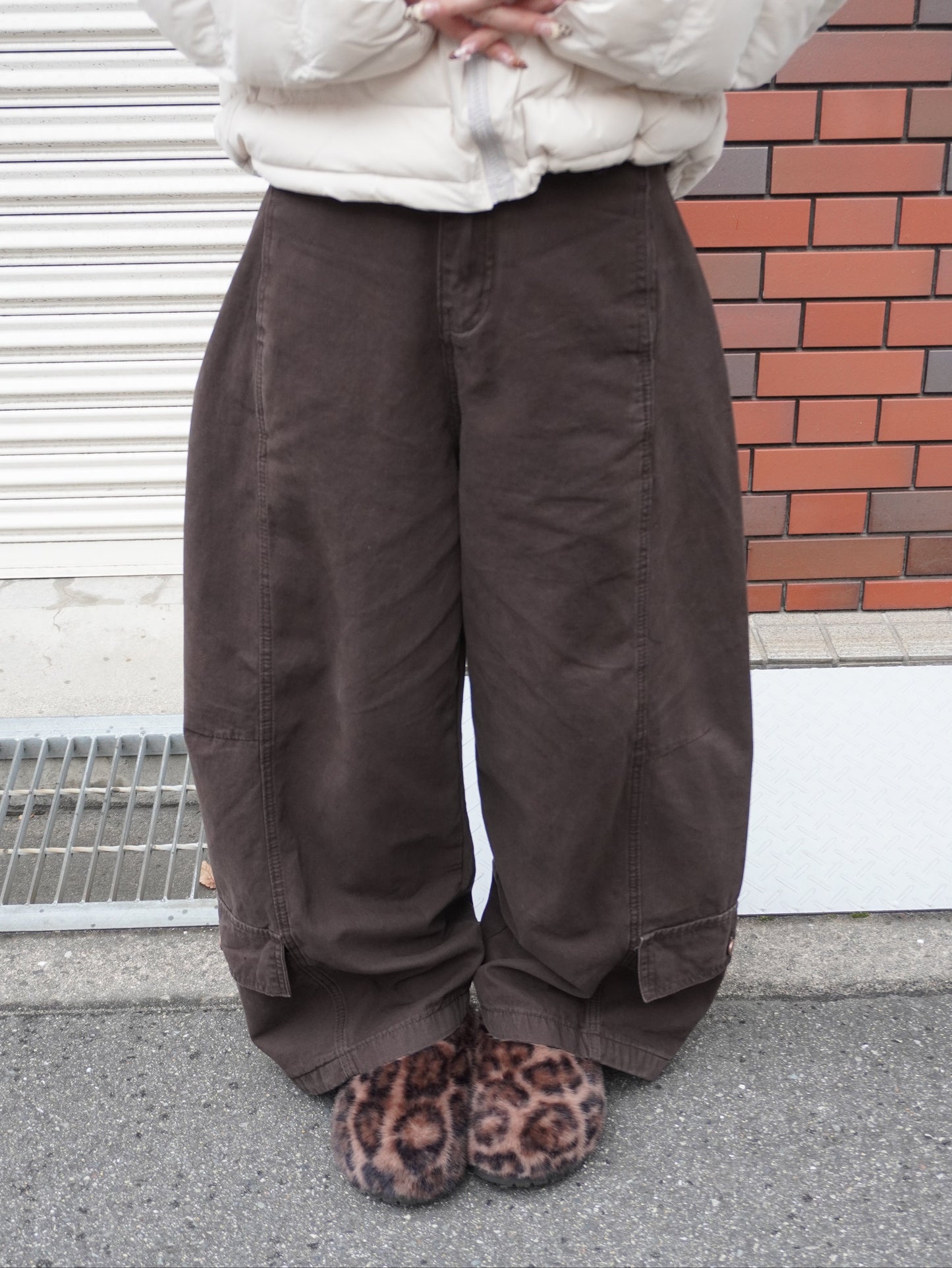 ロワーポケットブラウンカーブパンツ DPB85393