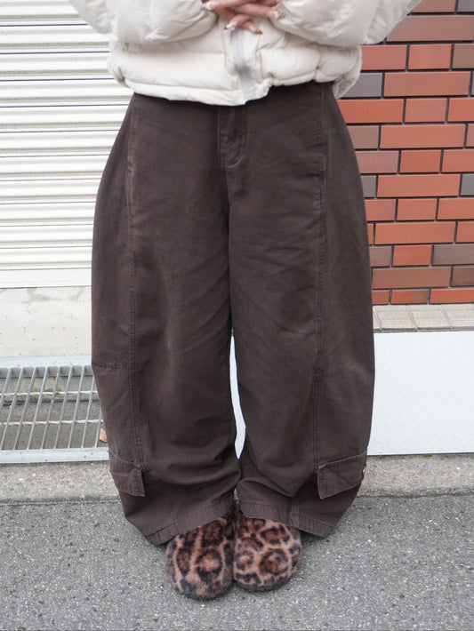 ロワーポケットブラウンカーブパンツ DPB85393