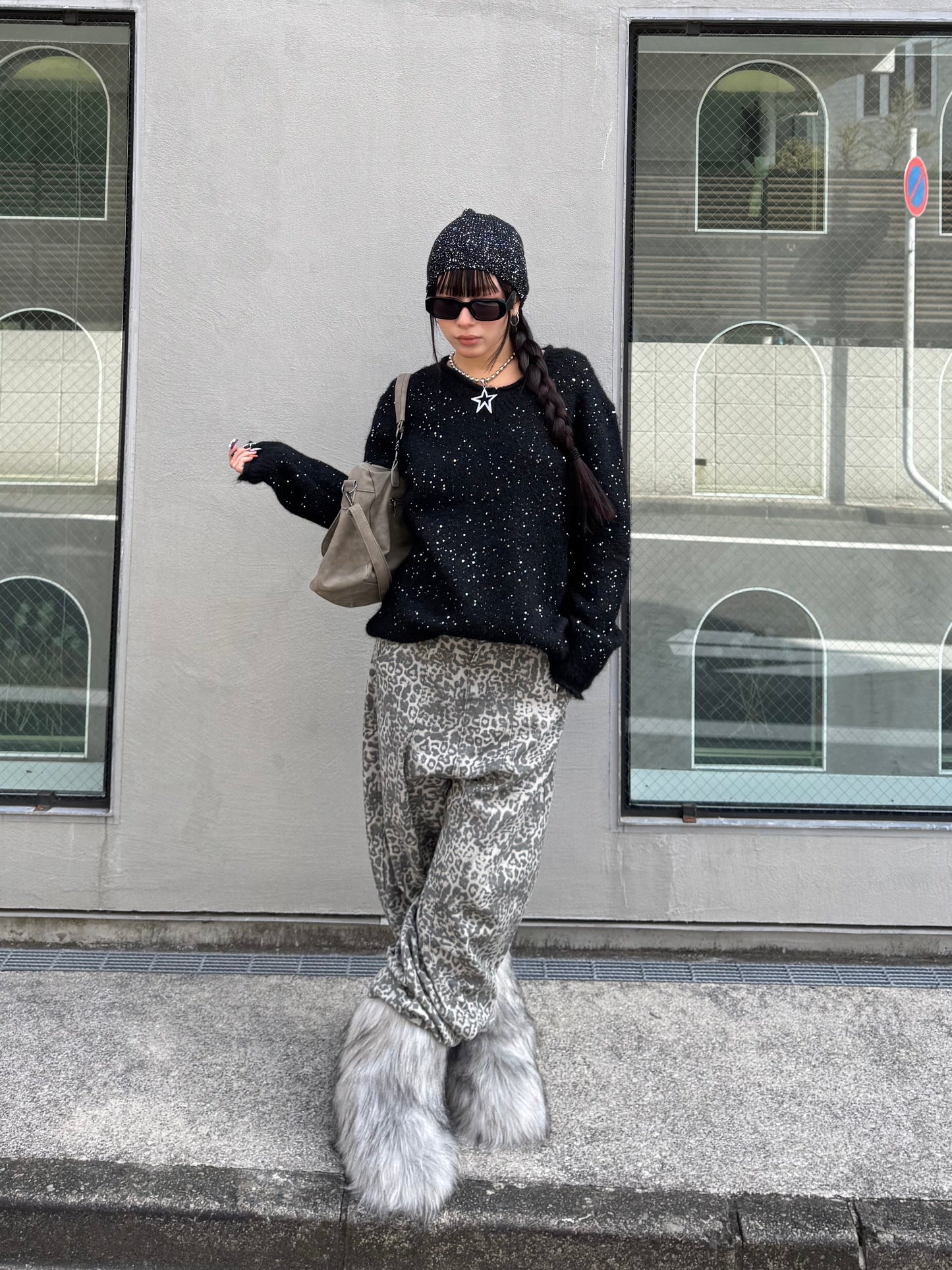 Vネックラメニット DPB86142