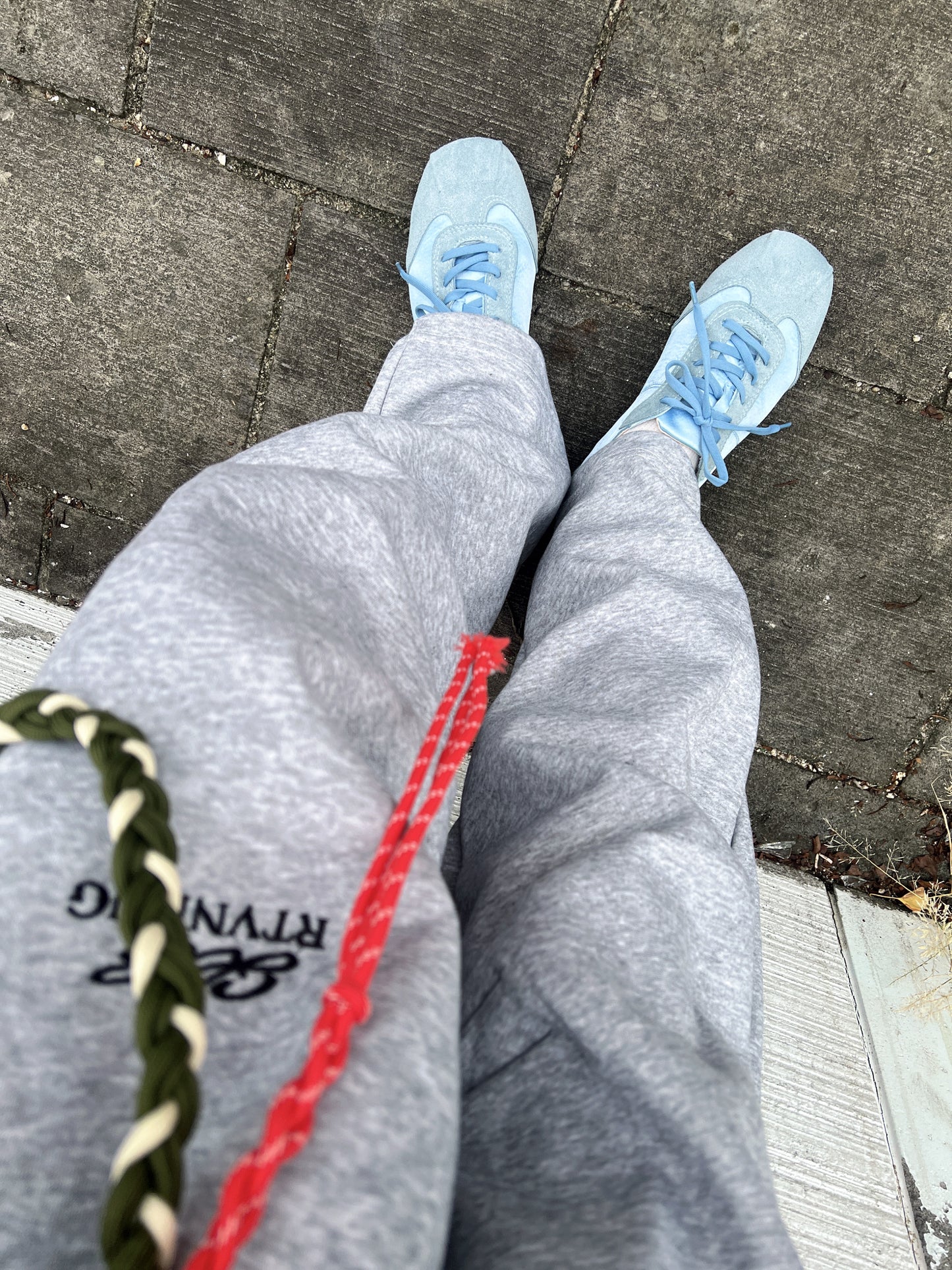 レースアップサテンライクスニーカー DPB79199