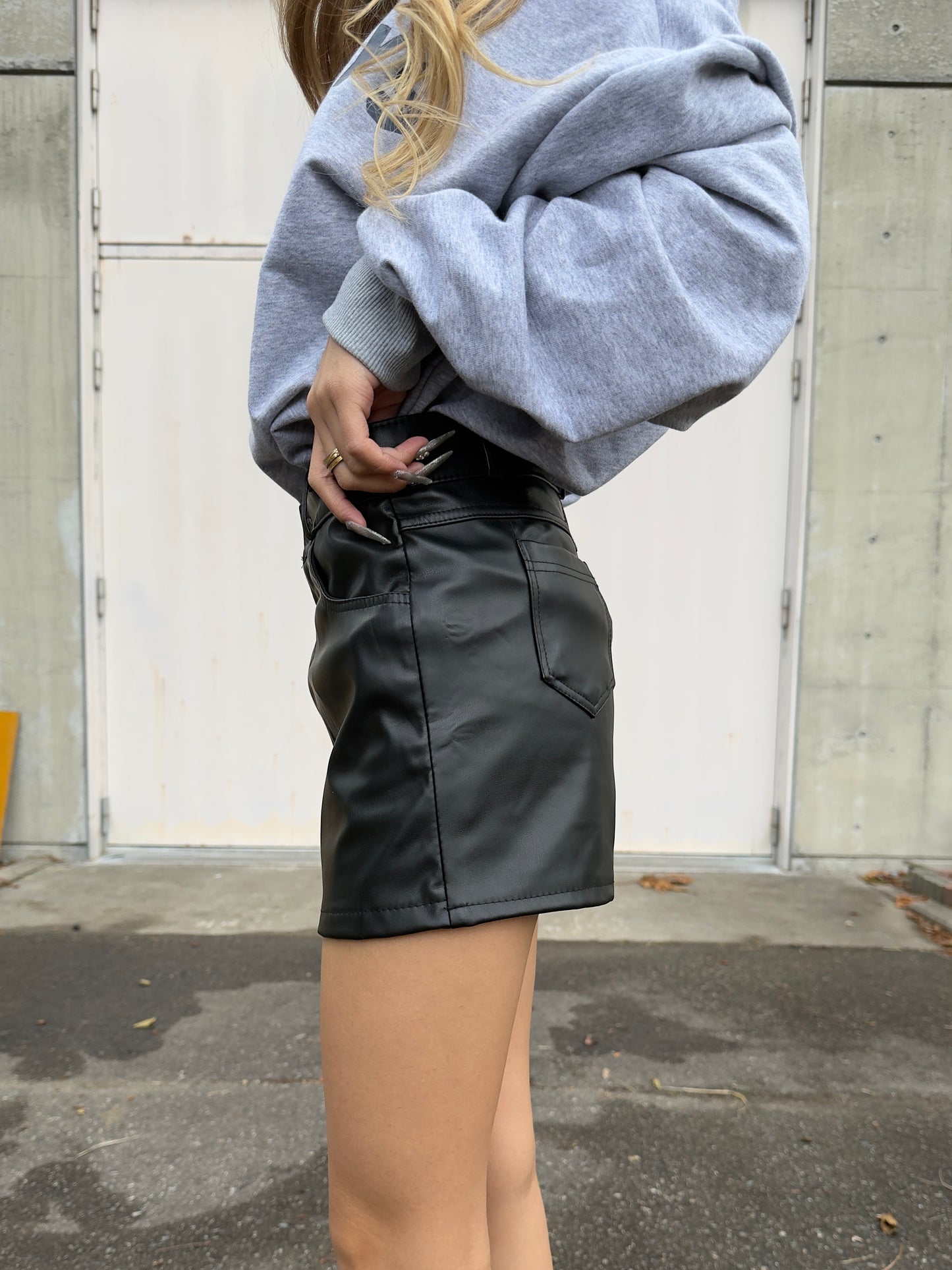 フェイクレザーミニスカートパンツ DPB42461