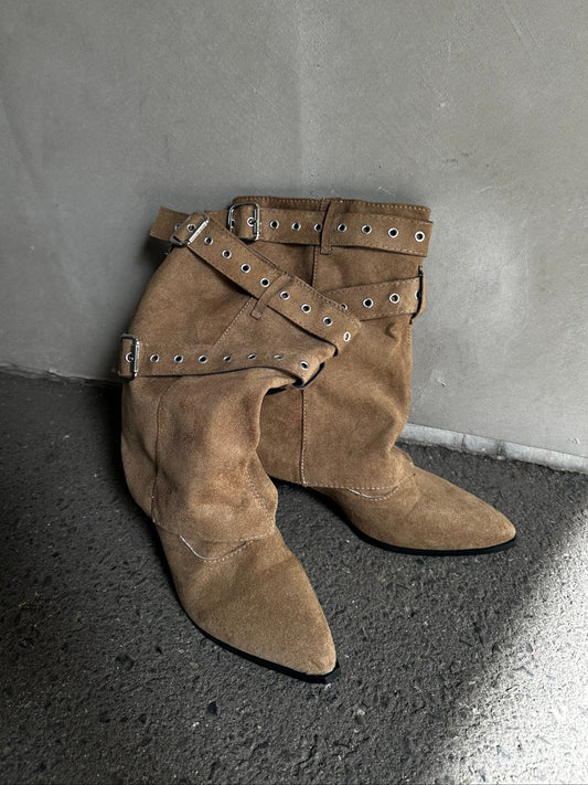 スウェードライクベルトブーツ DPB26703