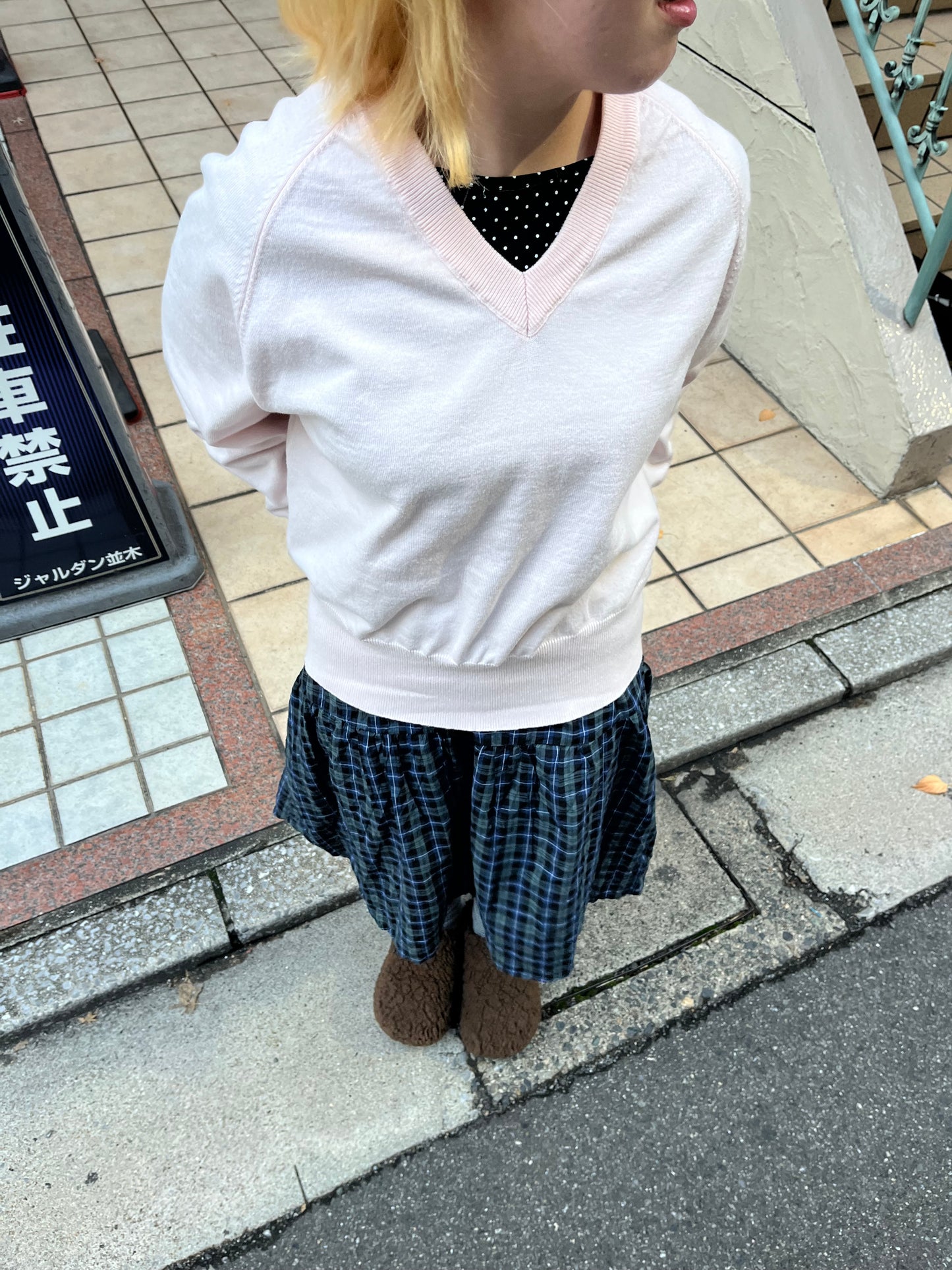 マイルドカラーVネックニット DPB97054