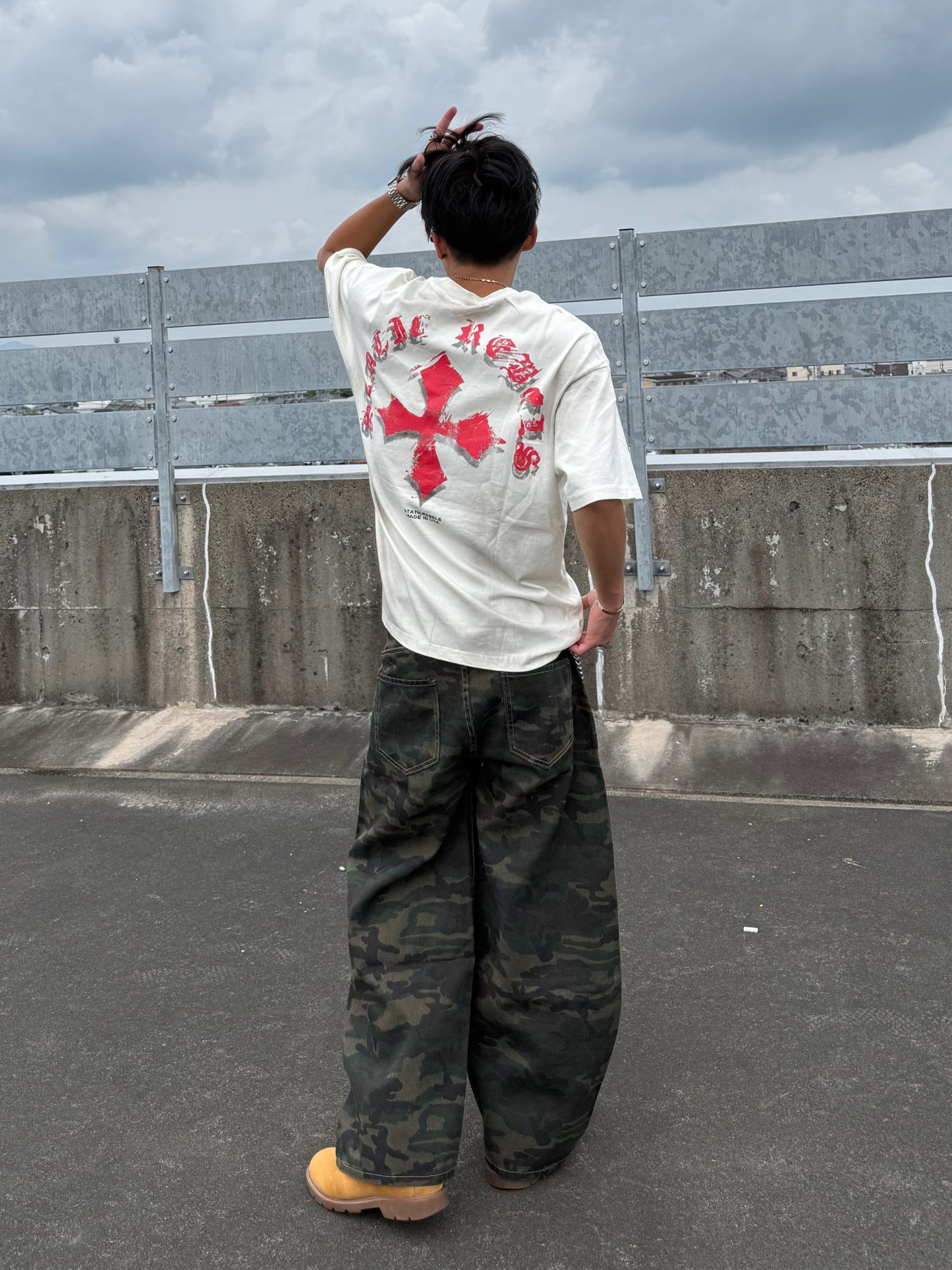 バックロゴペイントクロスTシャツ DPB90229