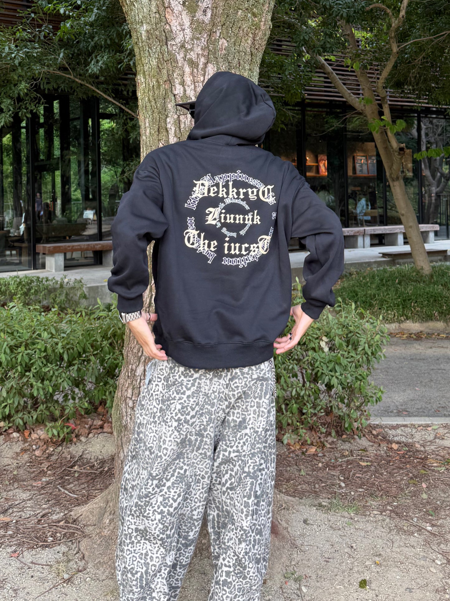 ゴシックレタリングパーカー DPB90038