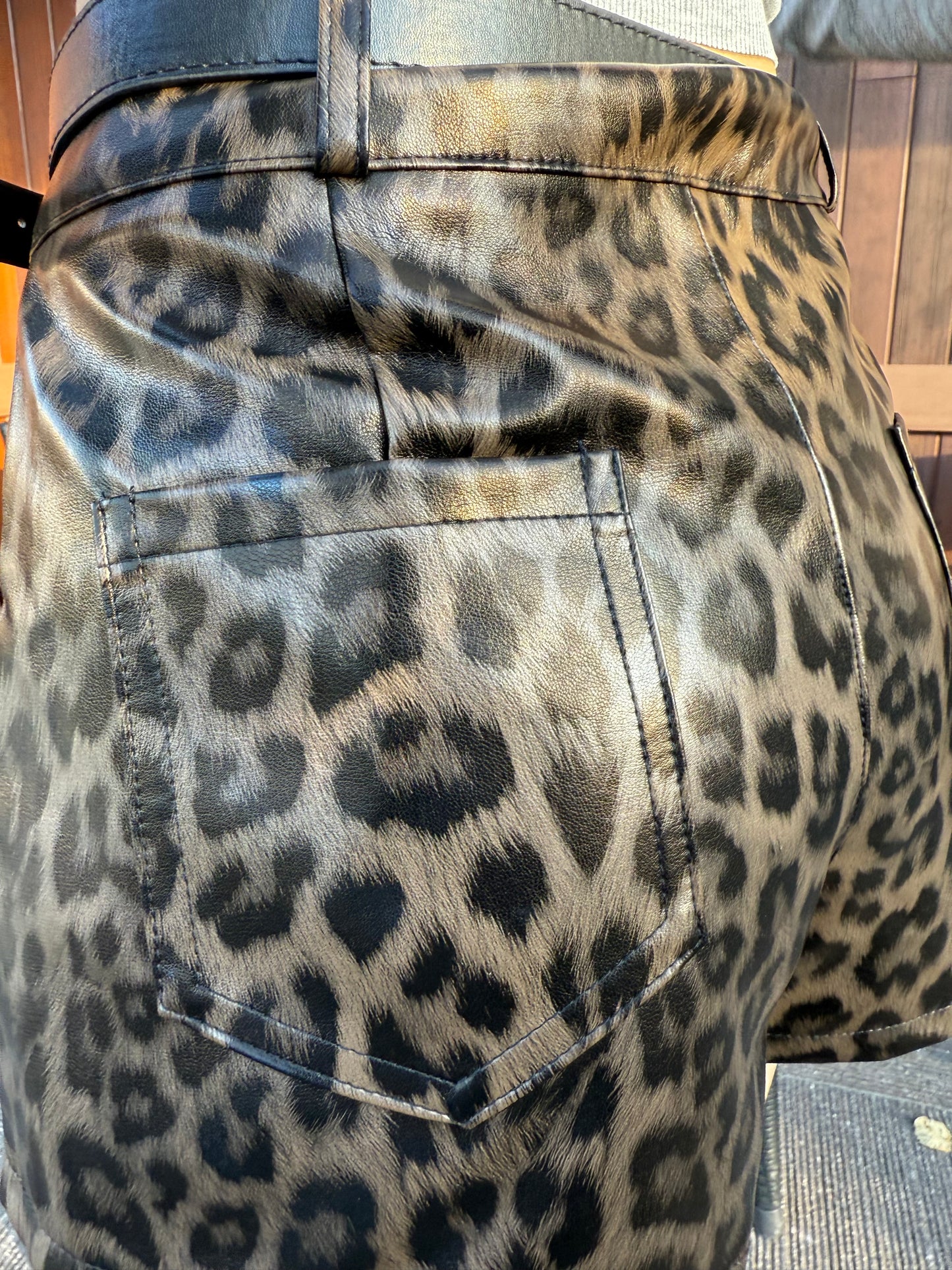 ベルト付きレオパードショートパンツ DPB73452