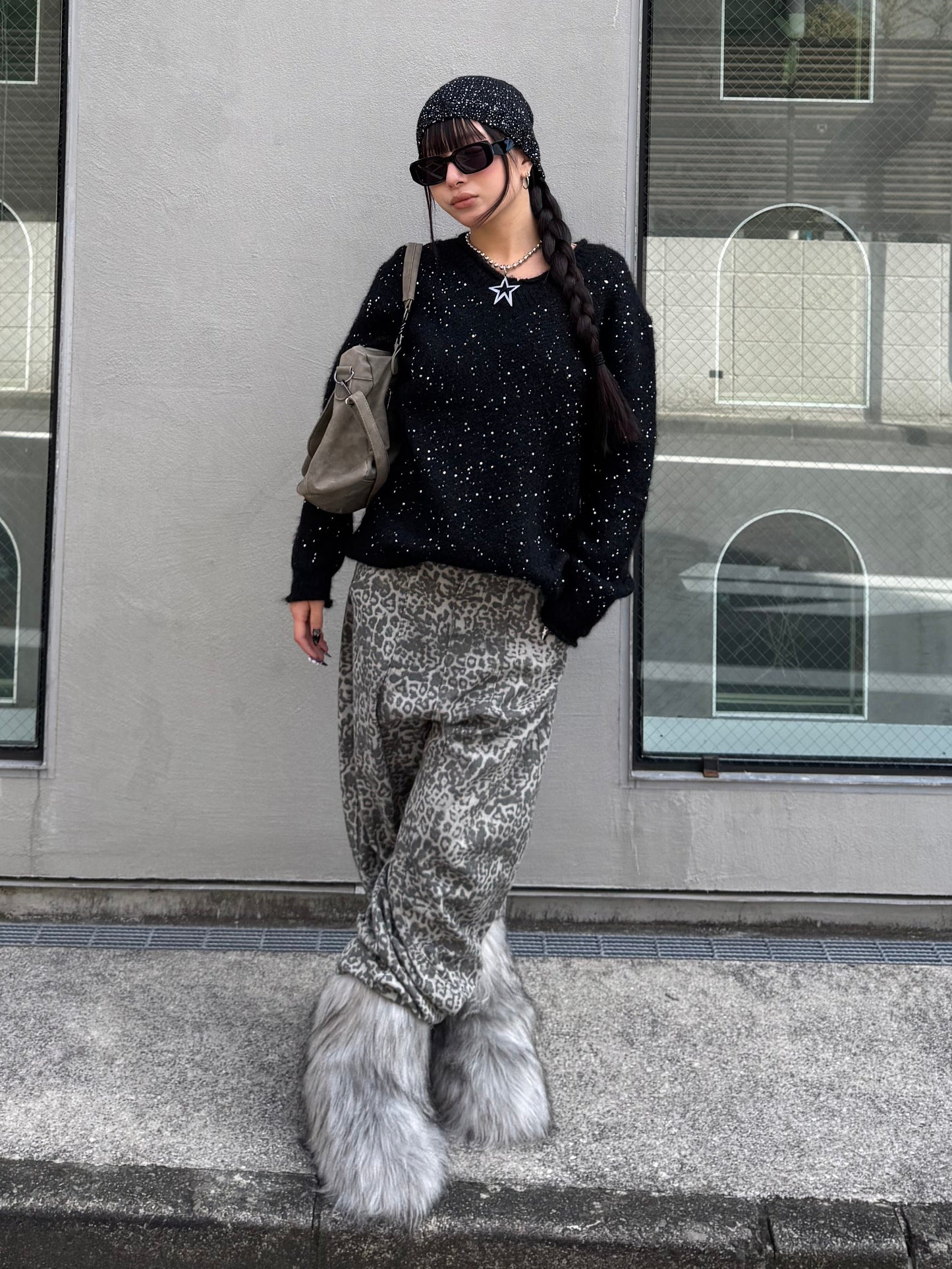 Vネックラメニット DPB86142