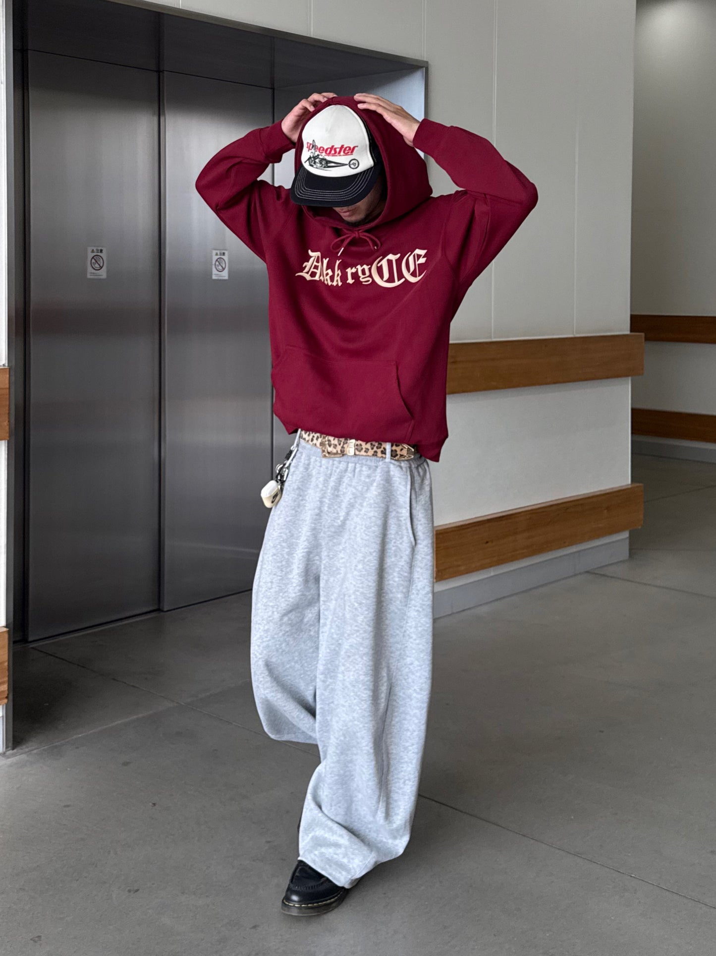 ゴシックレタリングパーカー DPB90038