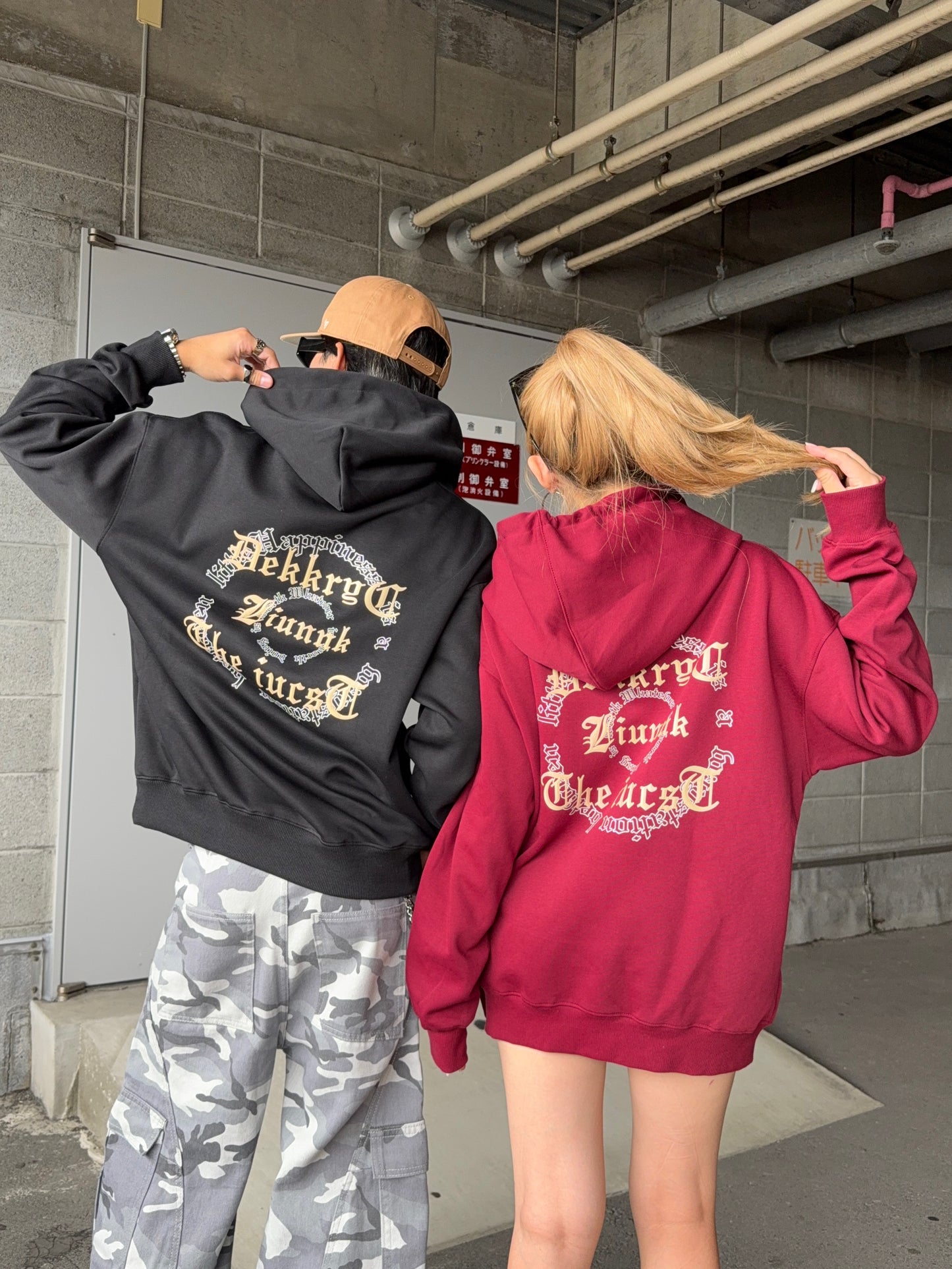 ゴシックレタリングパーカー DPB90038