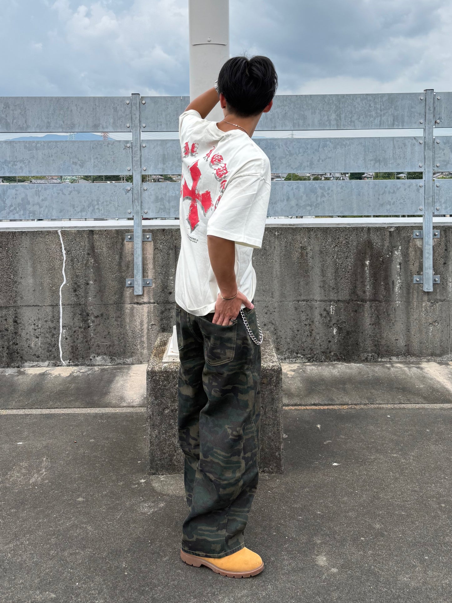 バックロゴペイントクロスTシャツ DPB90229