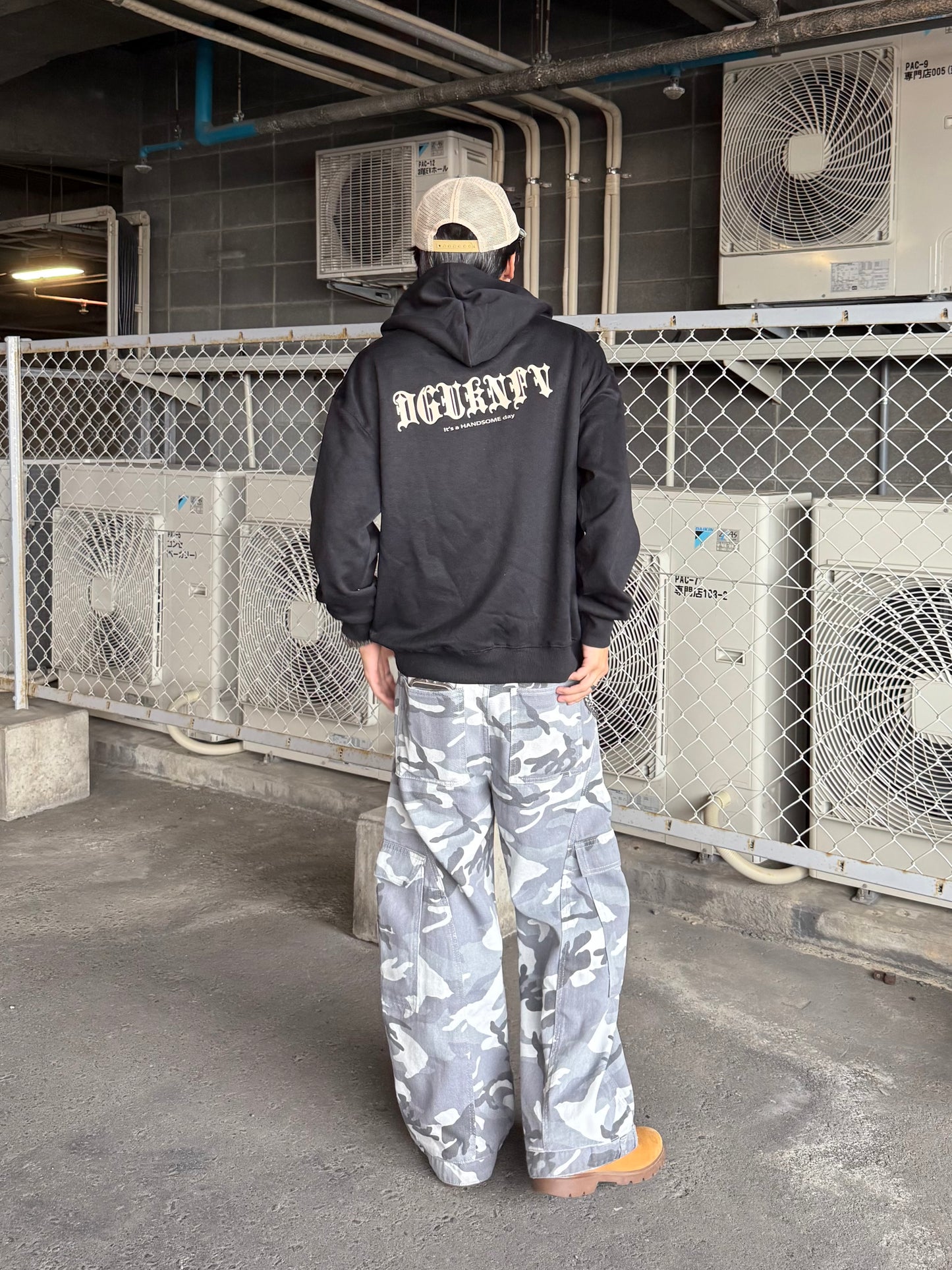 ユニセックスロゴパーカー DPB73126