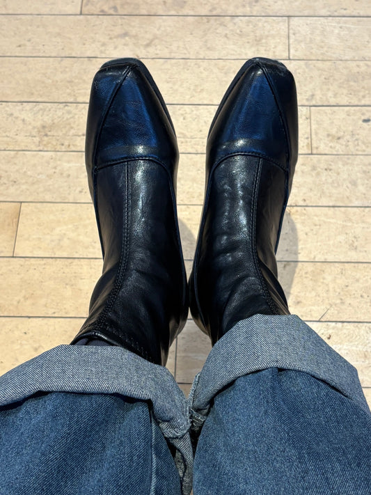 ブラックスクエアトゥブーツ DPA43800