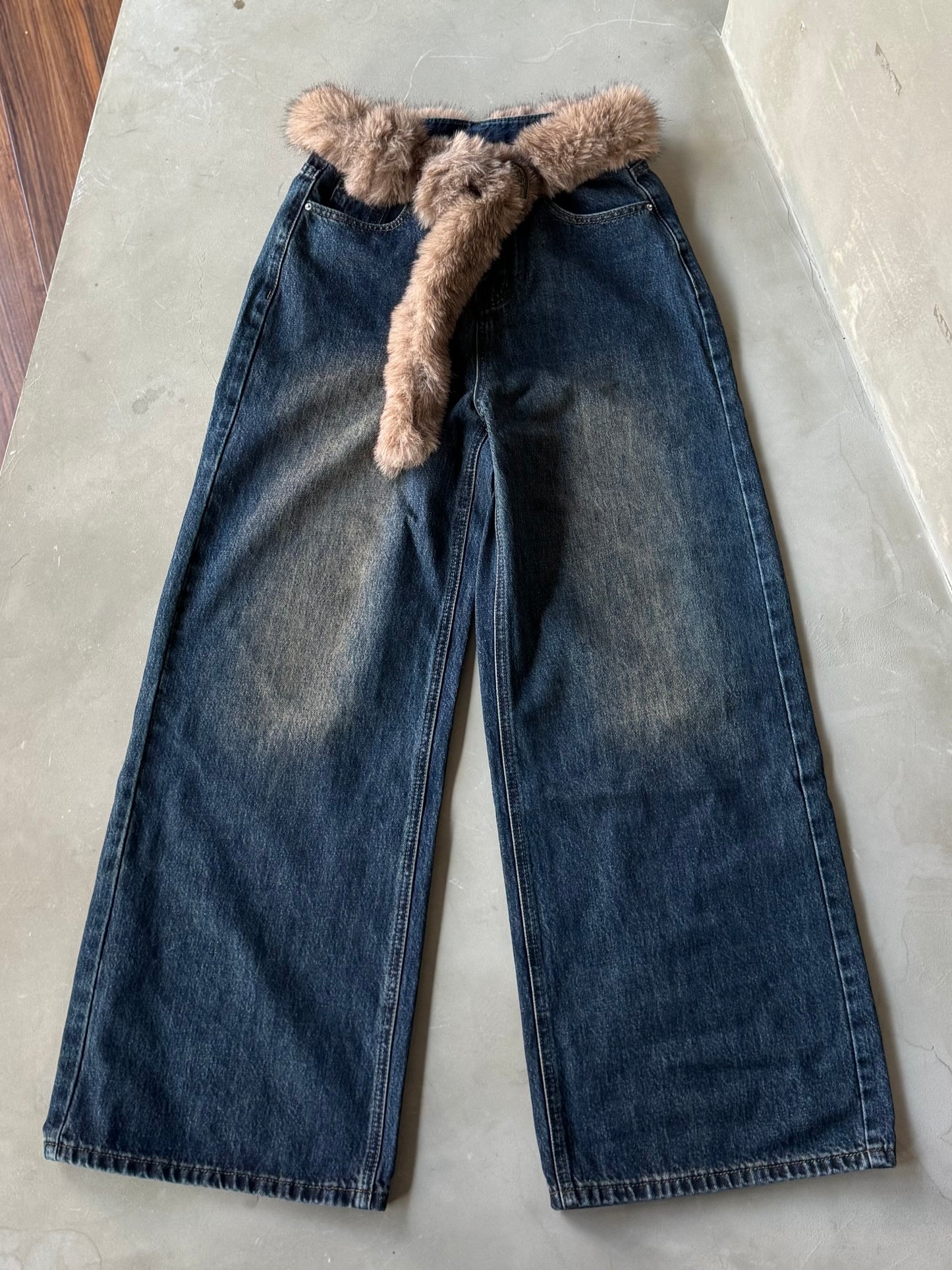 ファーベルト付きデニムパンツ DPB86226