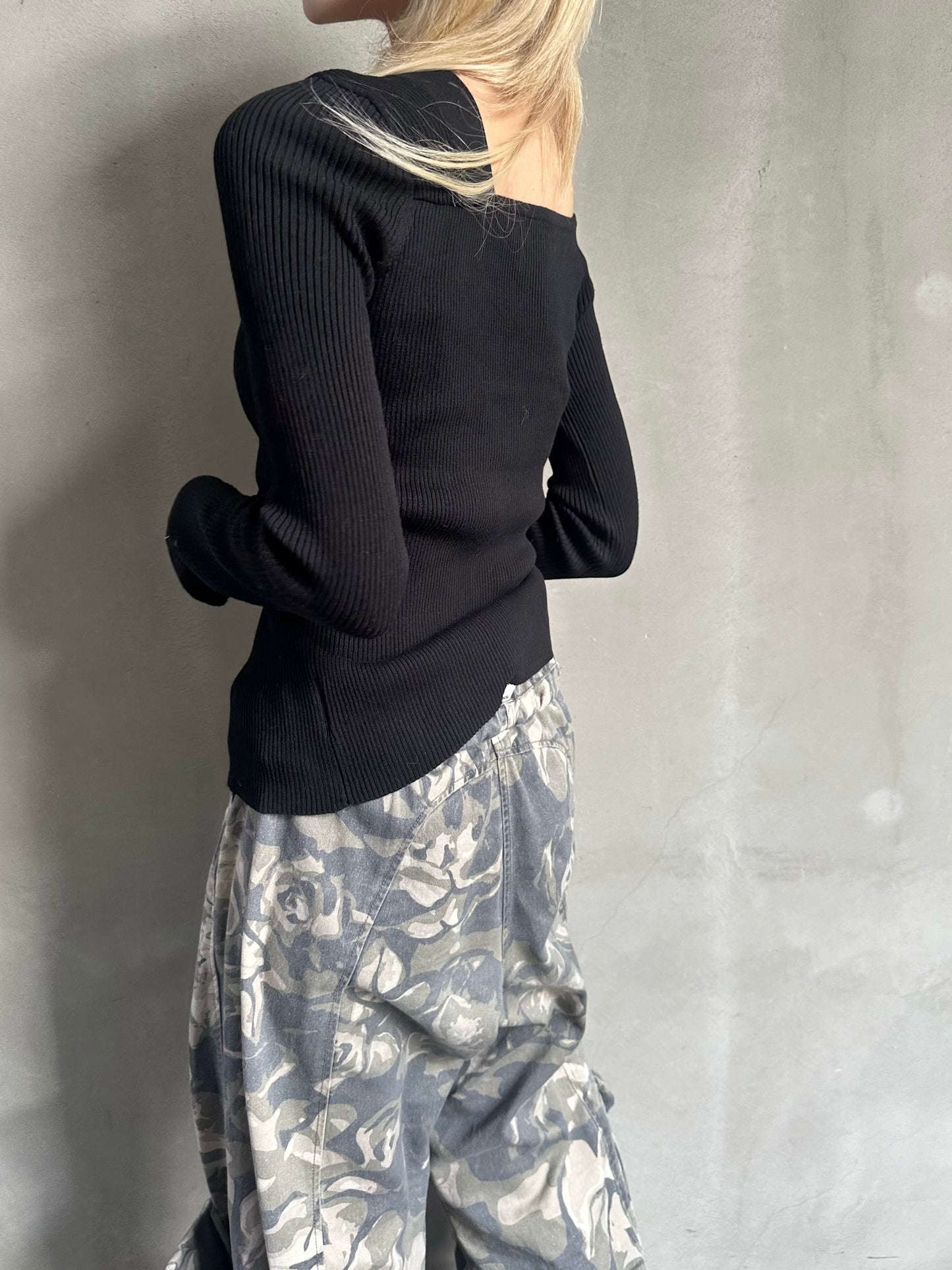 ユニークオフショルトップス DPB26705