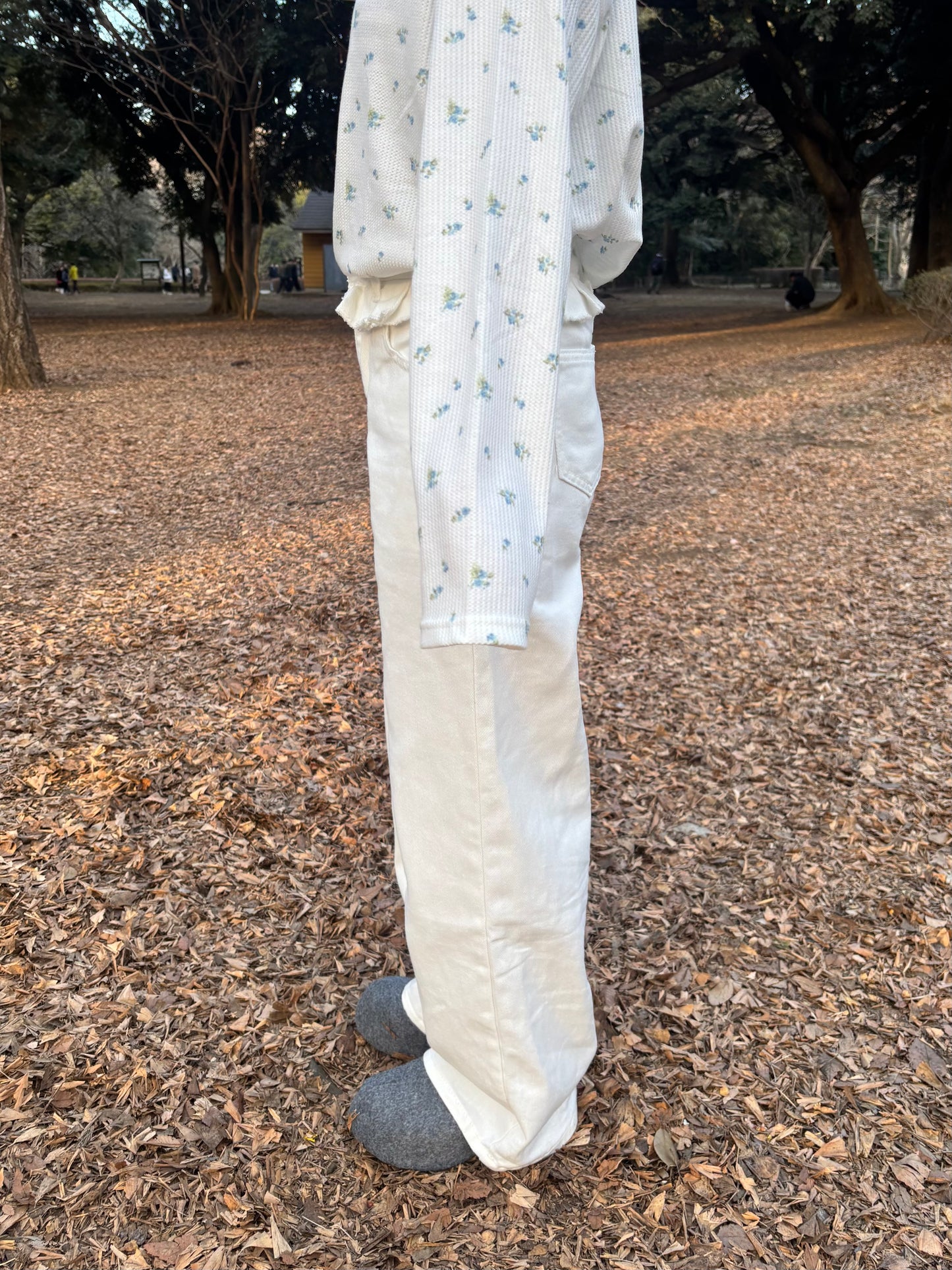 フリル付きホワイトパンツ DPC04011