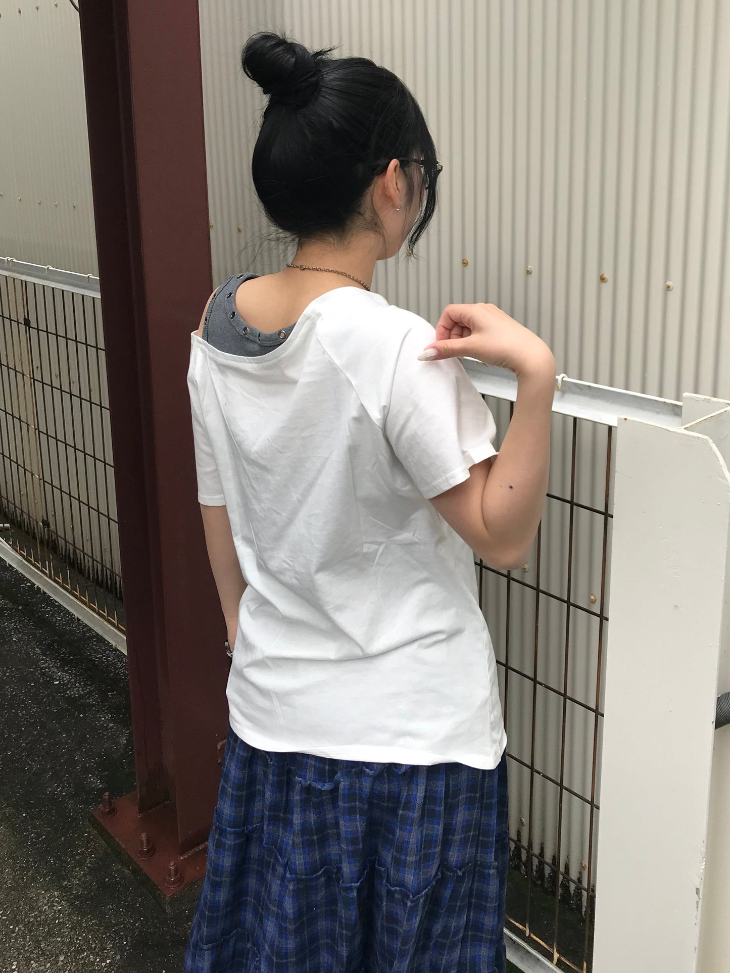 ホワイトオフショルキーデザインTシャツ DPB89247