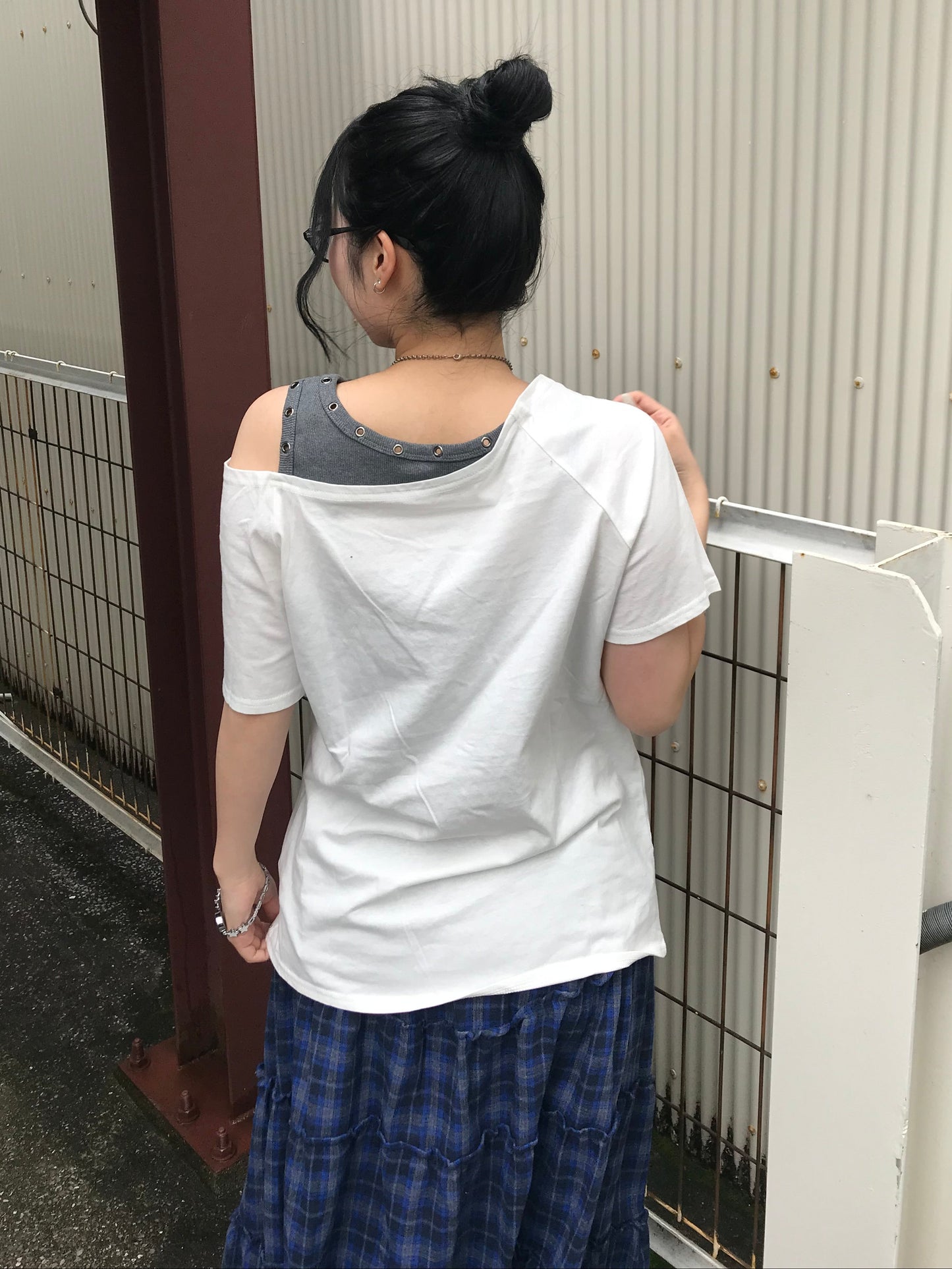 ホワイトオフショルキーデザインTシャツ DPB89247