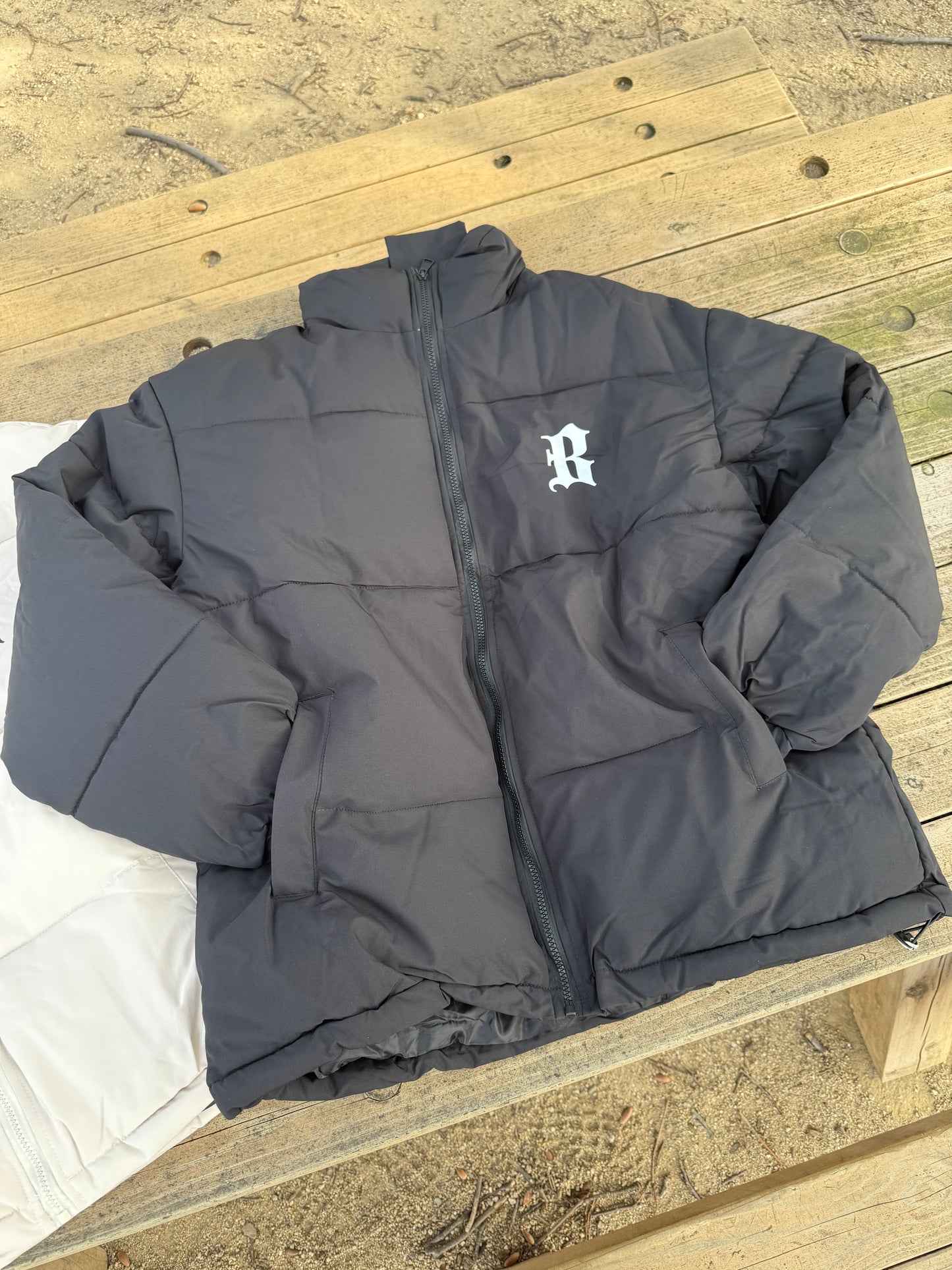 ユニセックスロゴダウン DPB73584