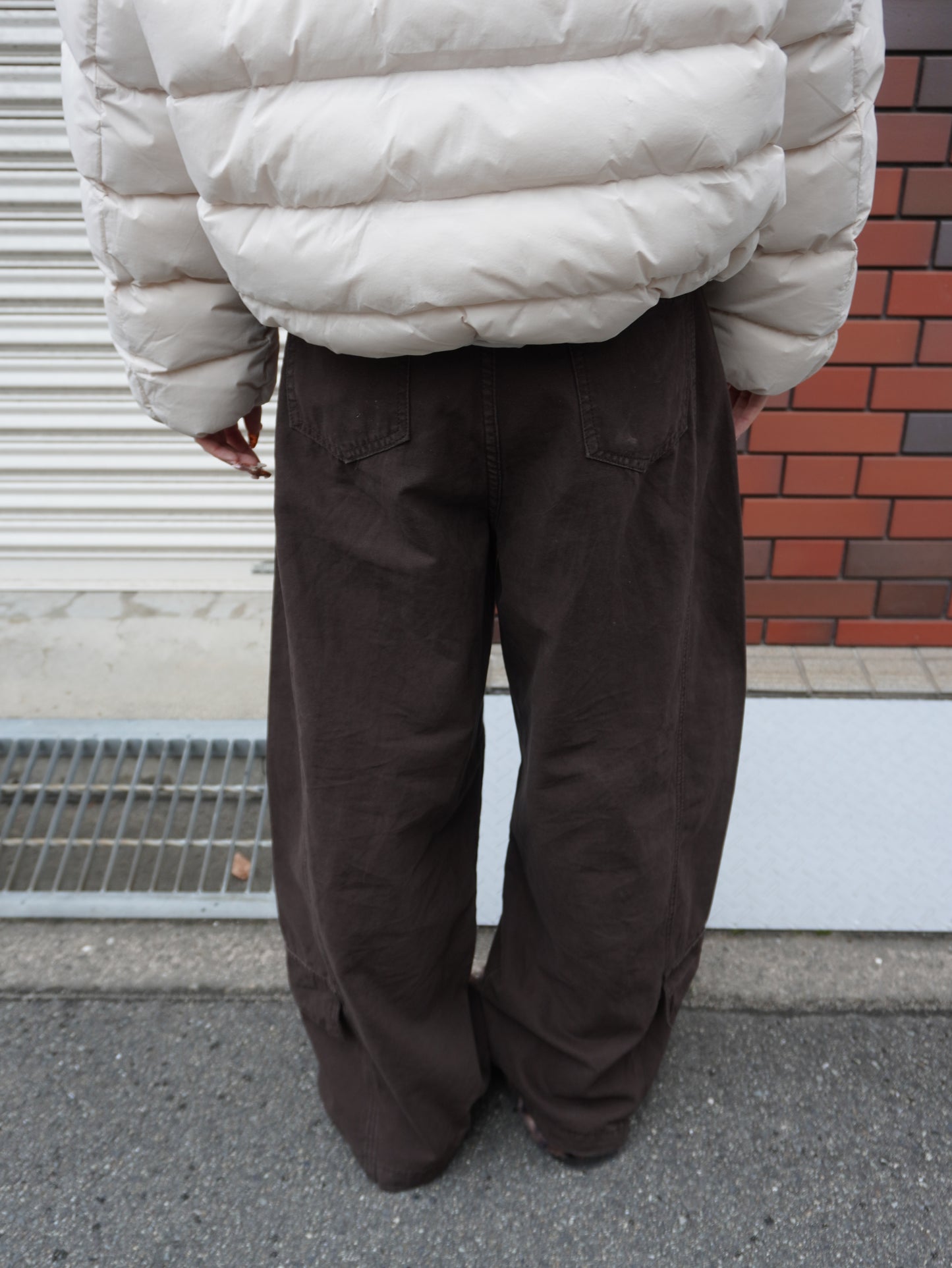 ロワーポケットブラウンカーブパンツ DPB85393