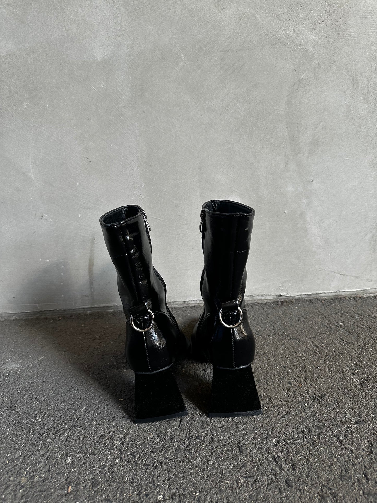 ポインテッドトゥブーツ DPB26671