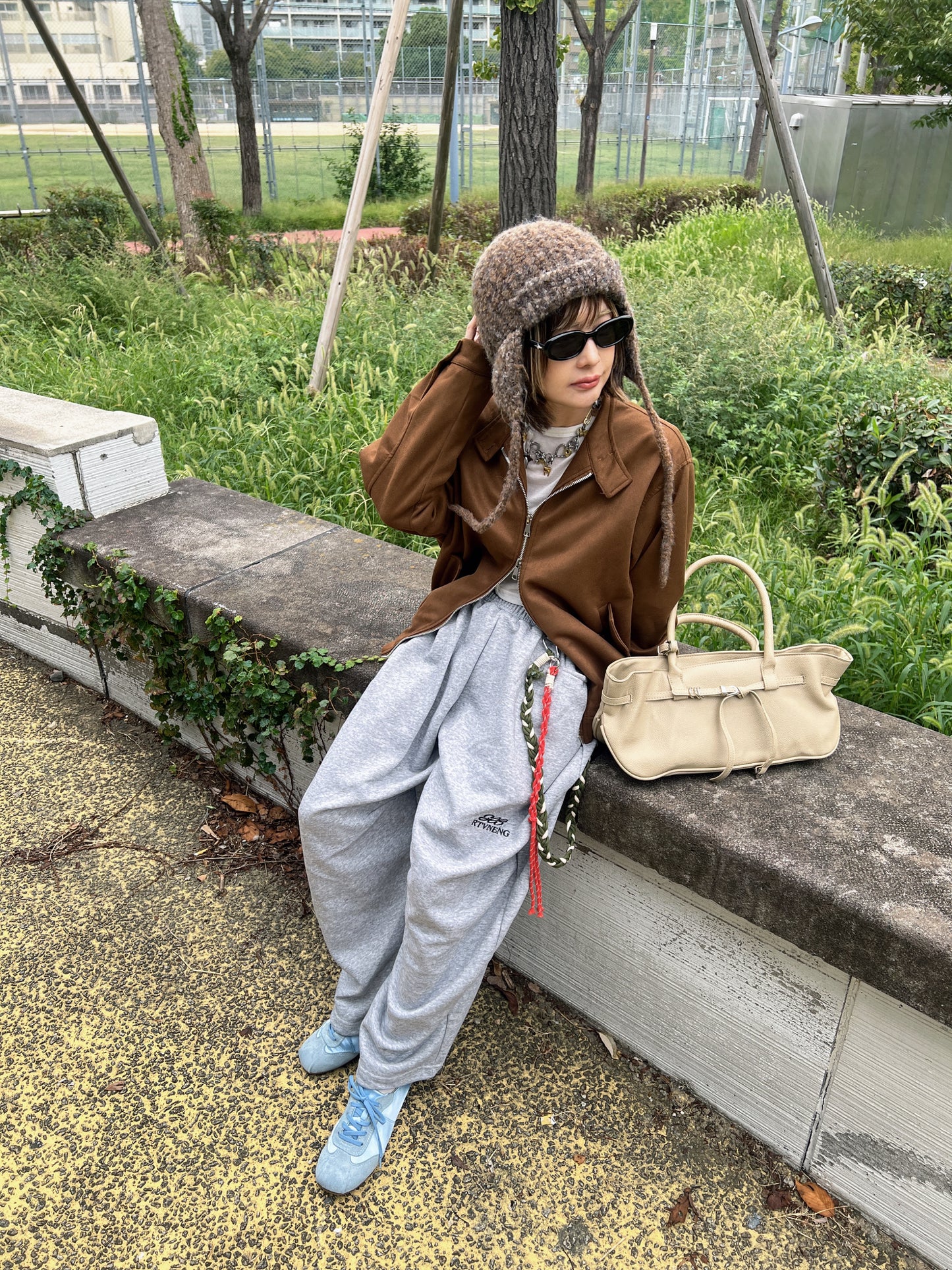 レースアップサテンライクスニーカー DPB79199