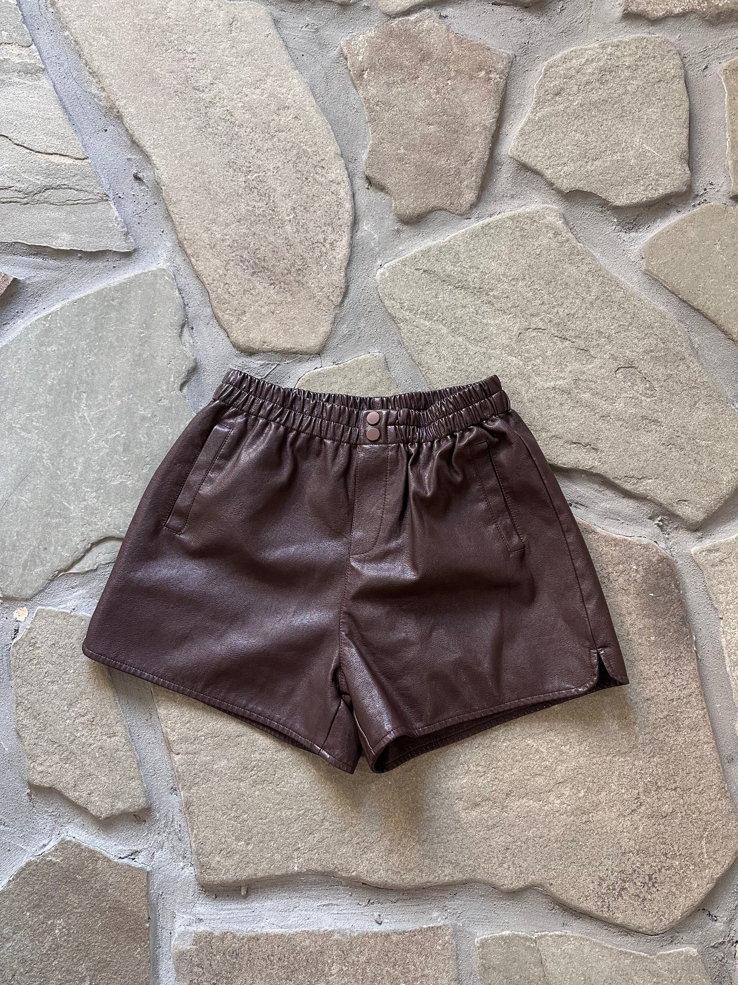 レザーライクショートパンツ DPB95063