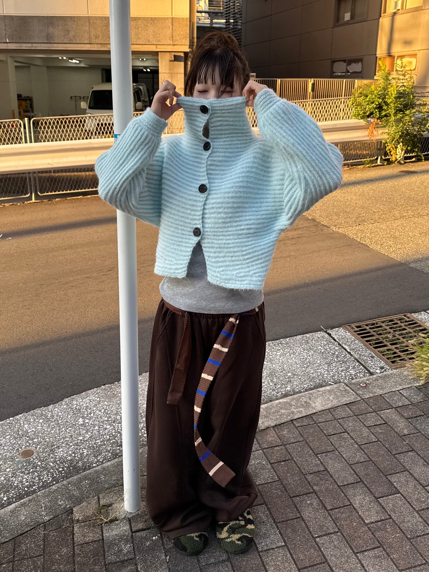 ハイネックフロントボタンニット DPB85398