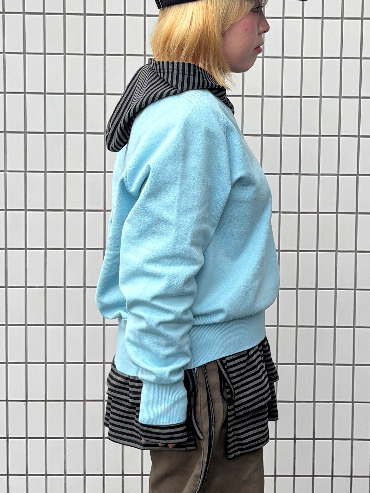 マイルドカラーVネックニット DPB97054