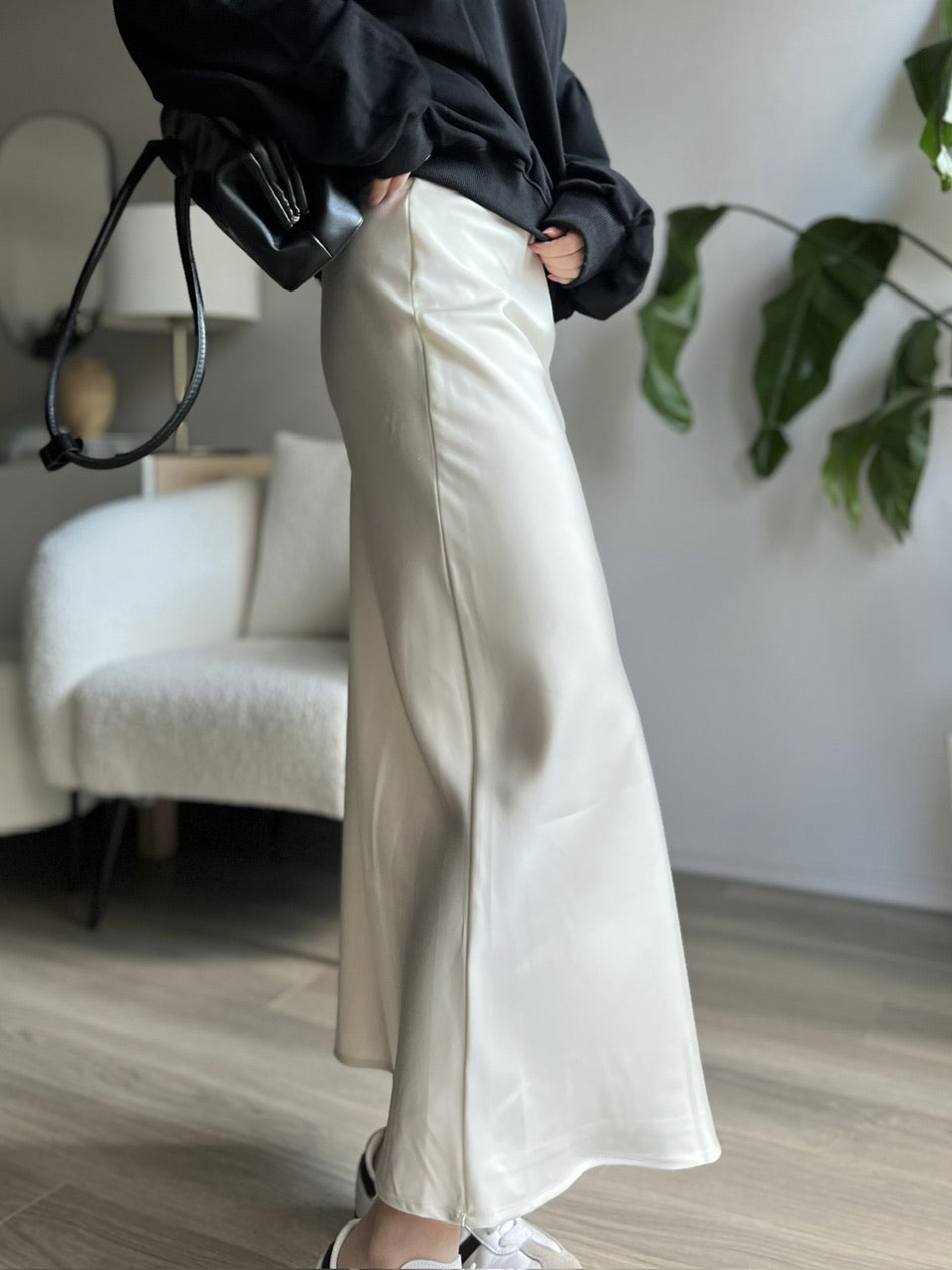 サテンライクロングスカート DPB56369