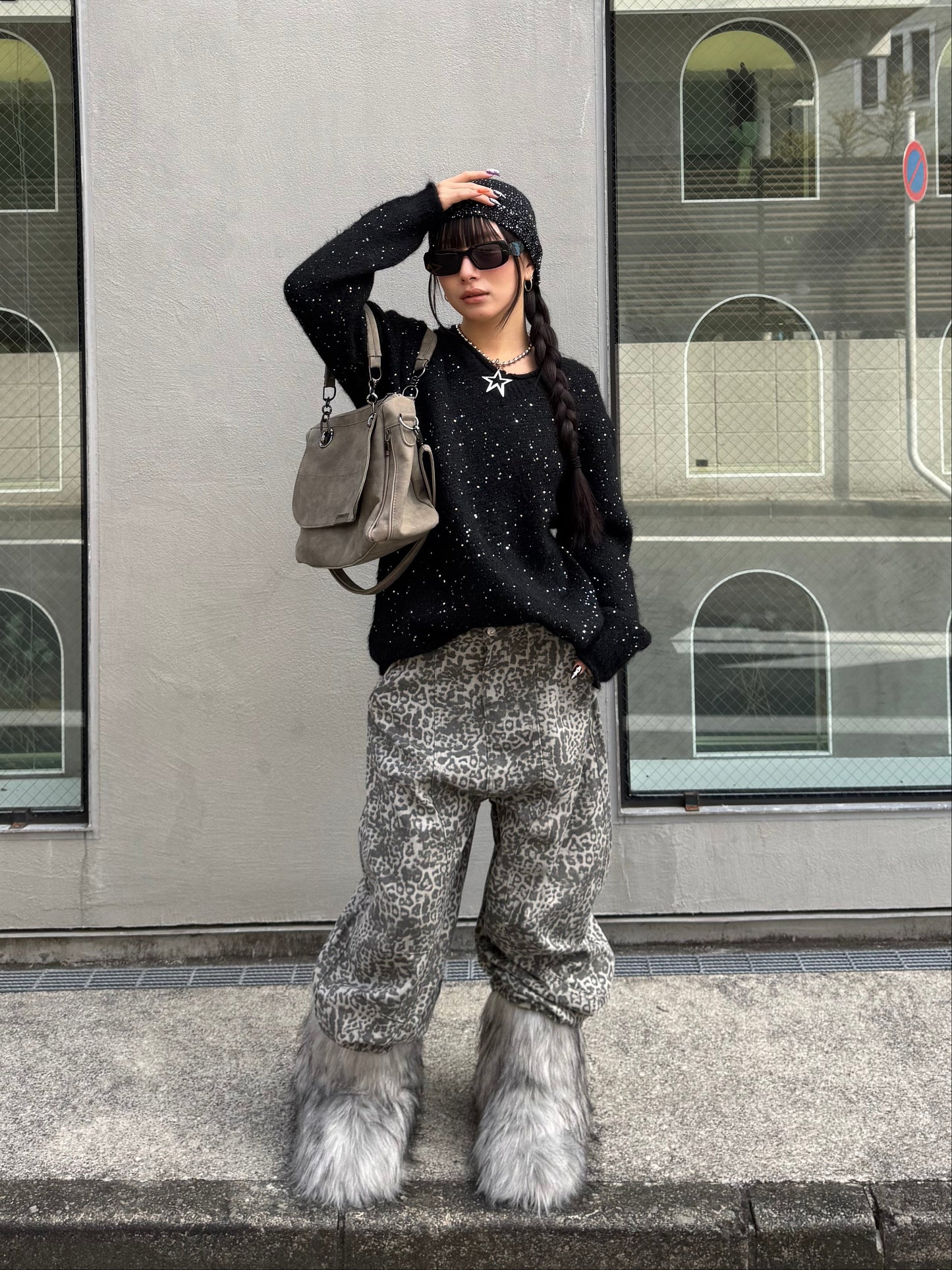 Vネックラメニット DPB86142