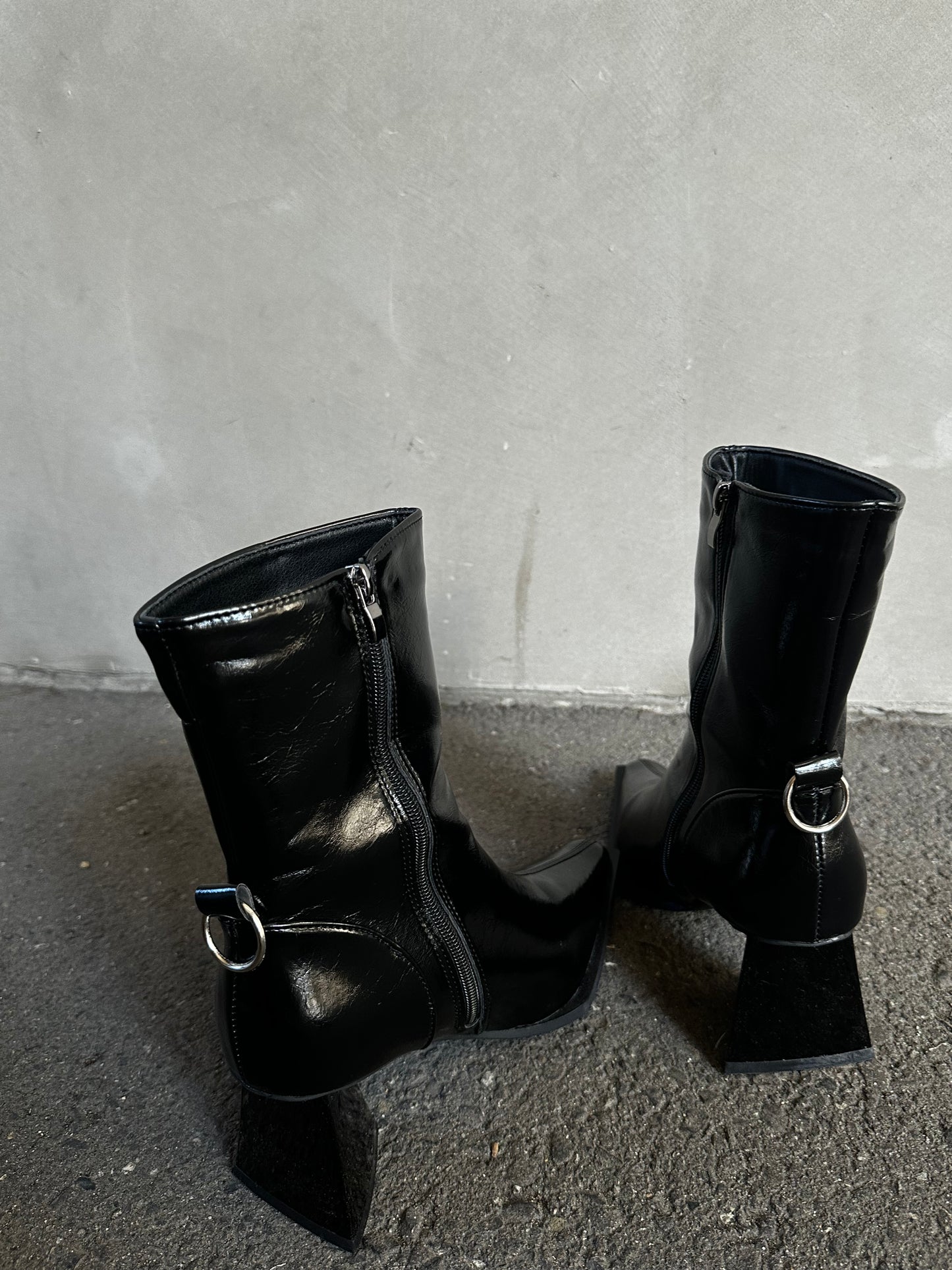 ポインテッドトゥブーツ DPB26671