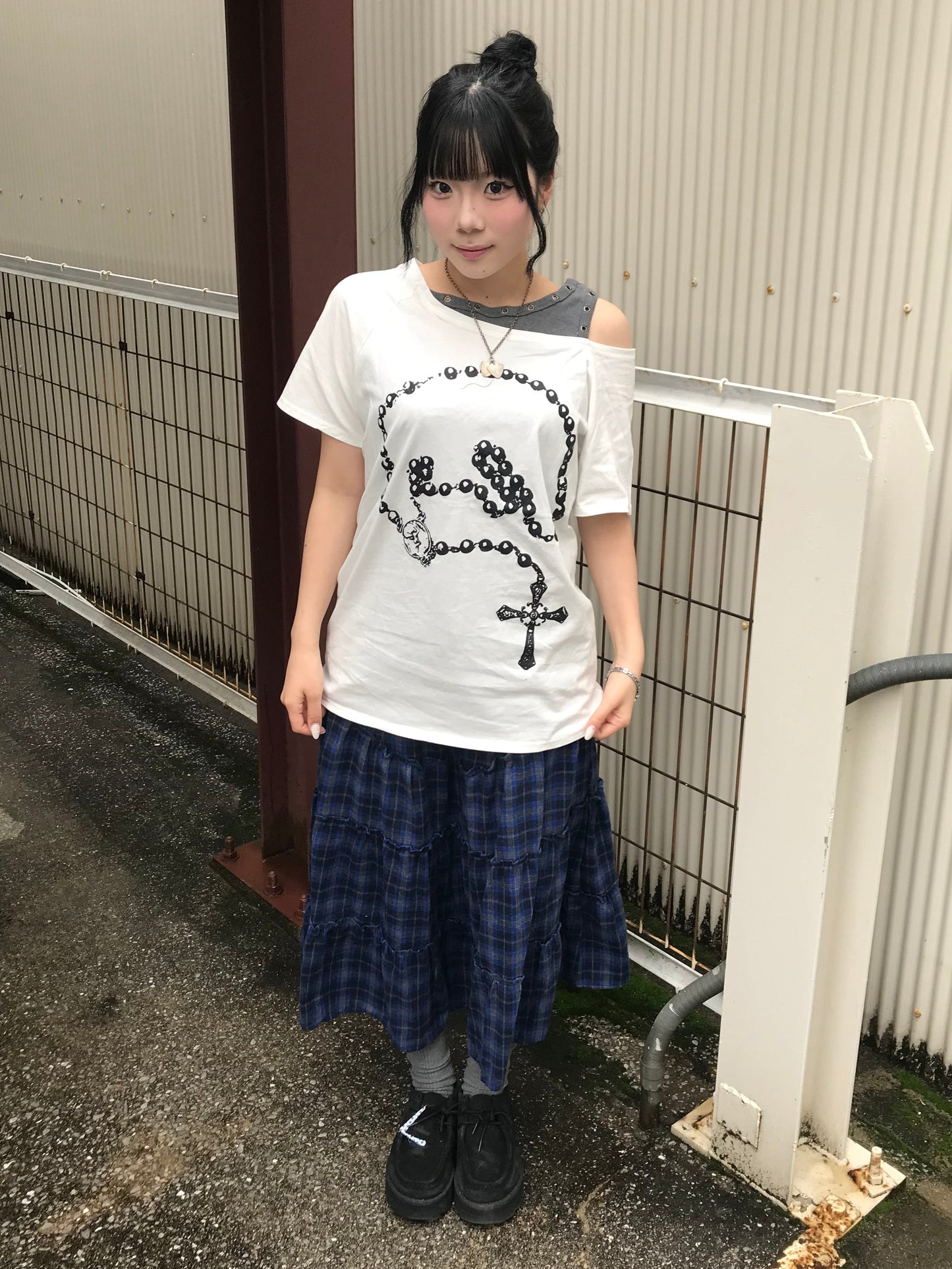 ホワイトオフショルキーデザインTシャツ DPB89247