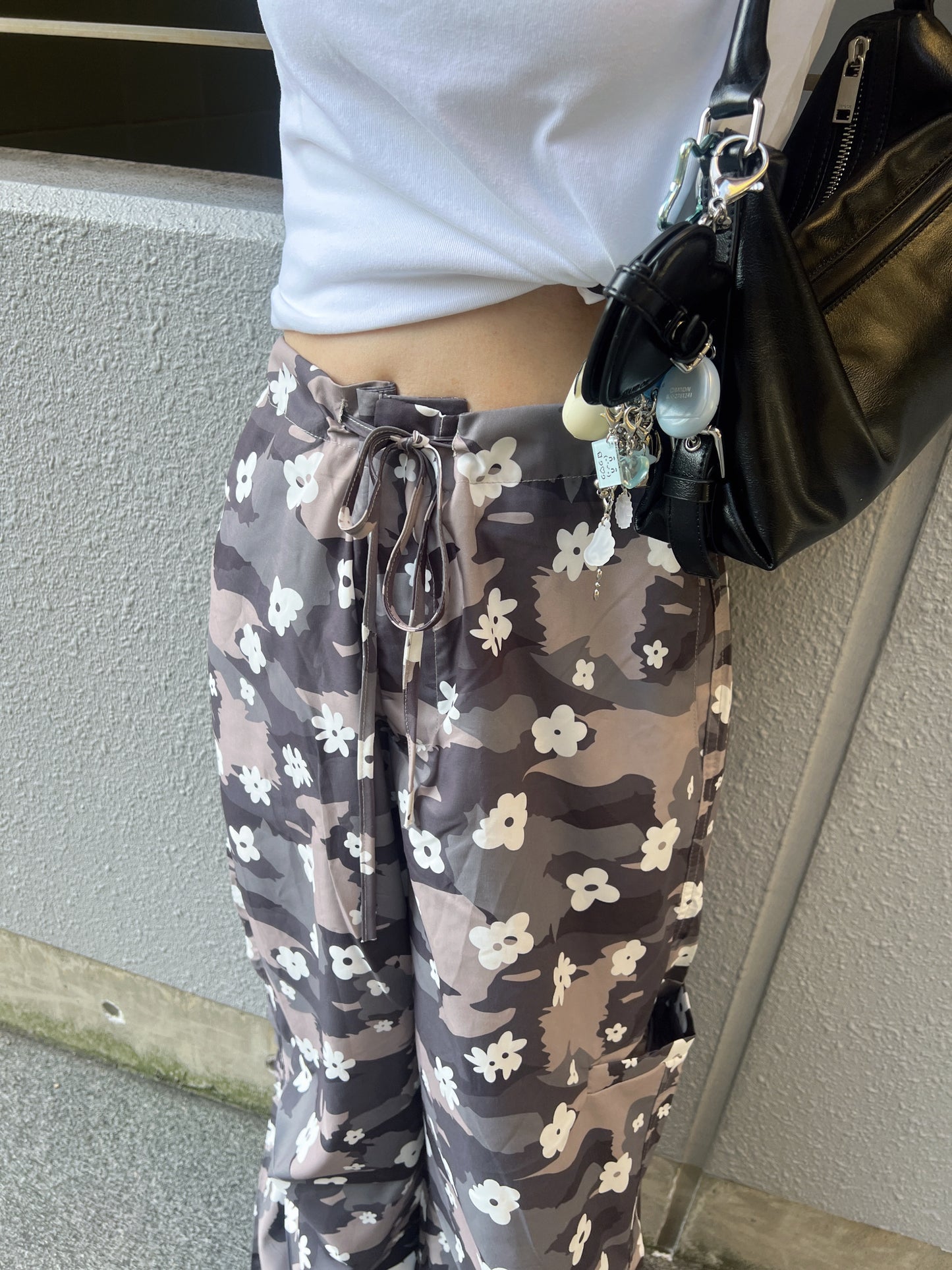 フラワーカモフラワイドパンツ DPB79185