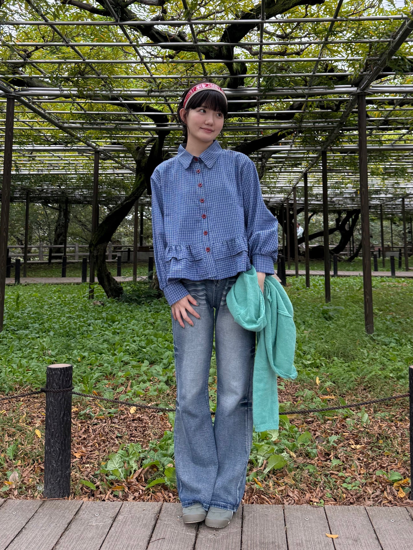 レッドボタンフリルチェックシャツ DPA43663