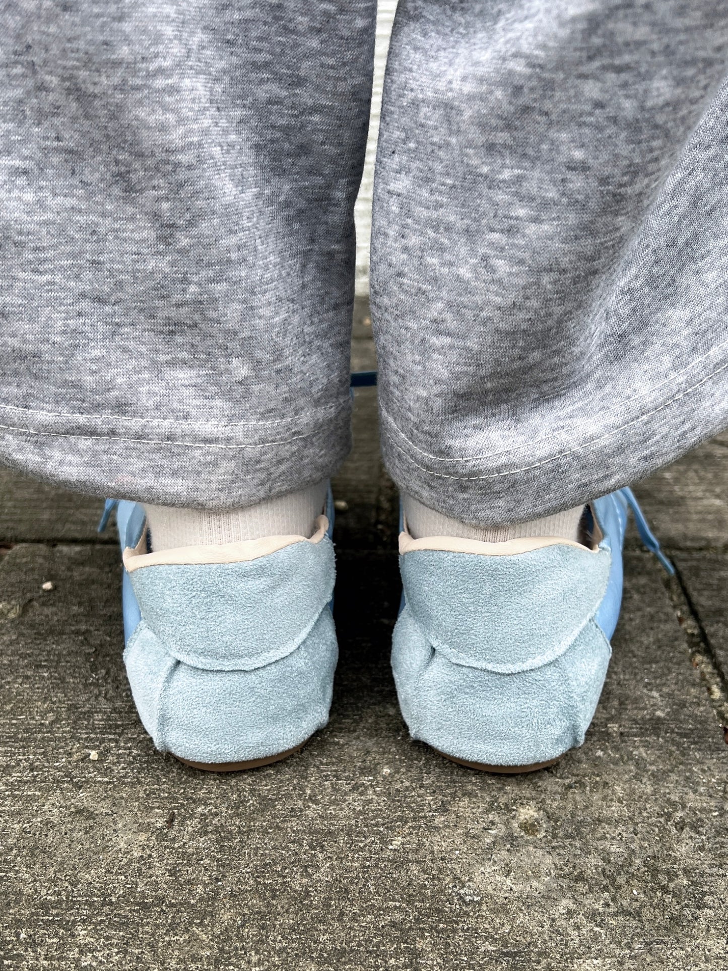 レースアップサテンライクスニーカー DPB79199