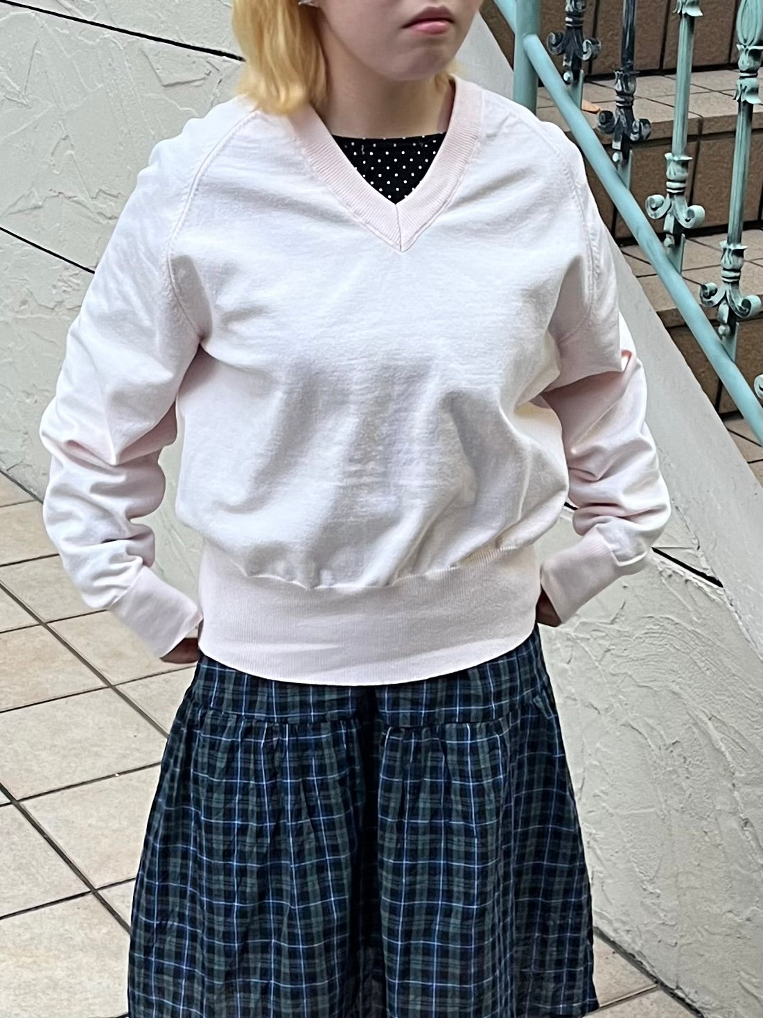 マイルドカラーVネックニット DPB97054