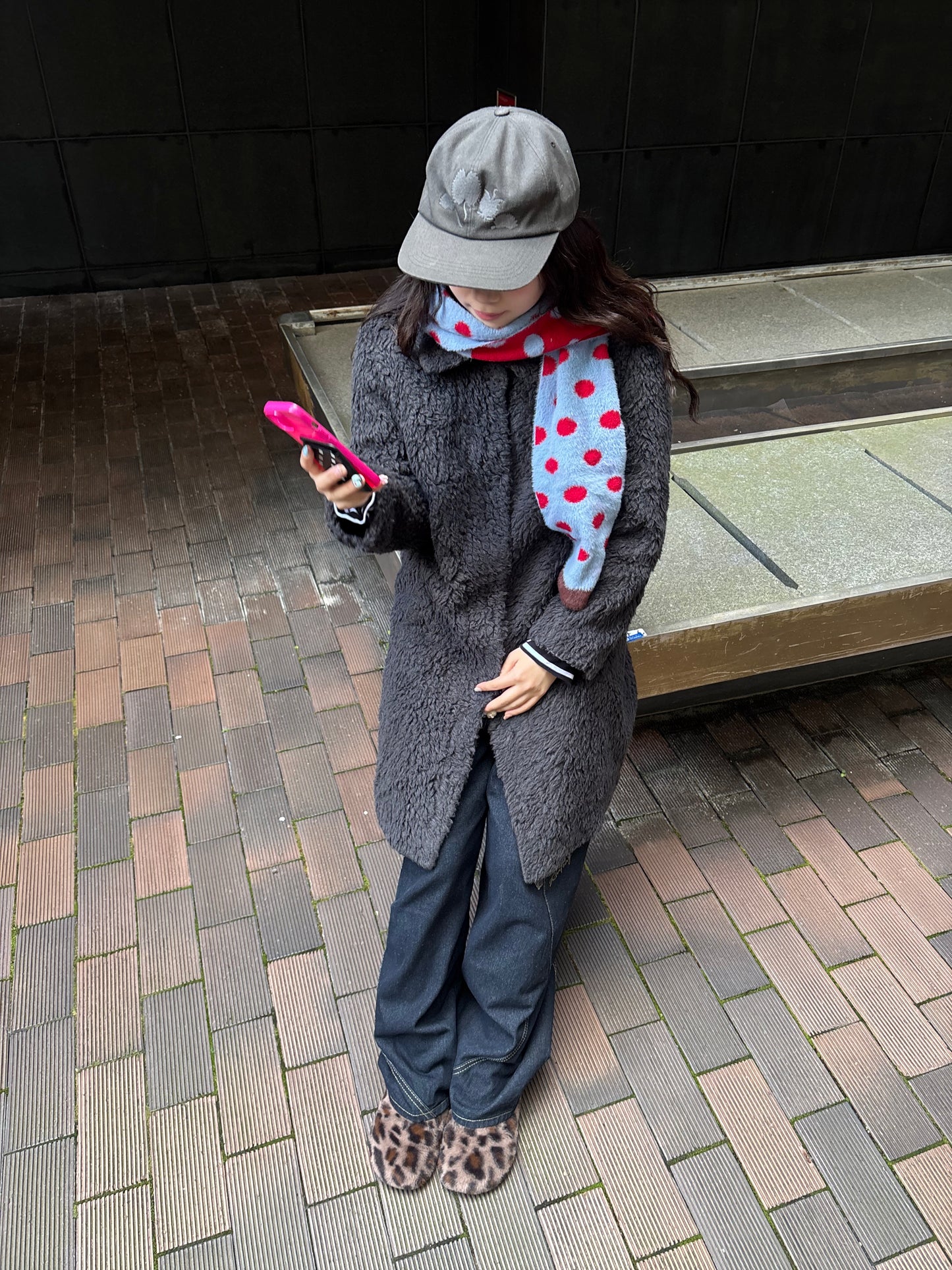 リバーシブルミディアムドットマフラー DPB89108