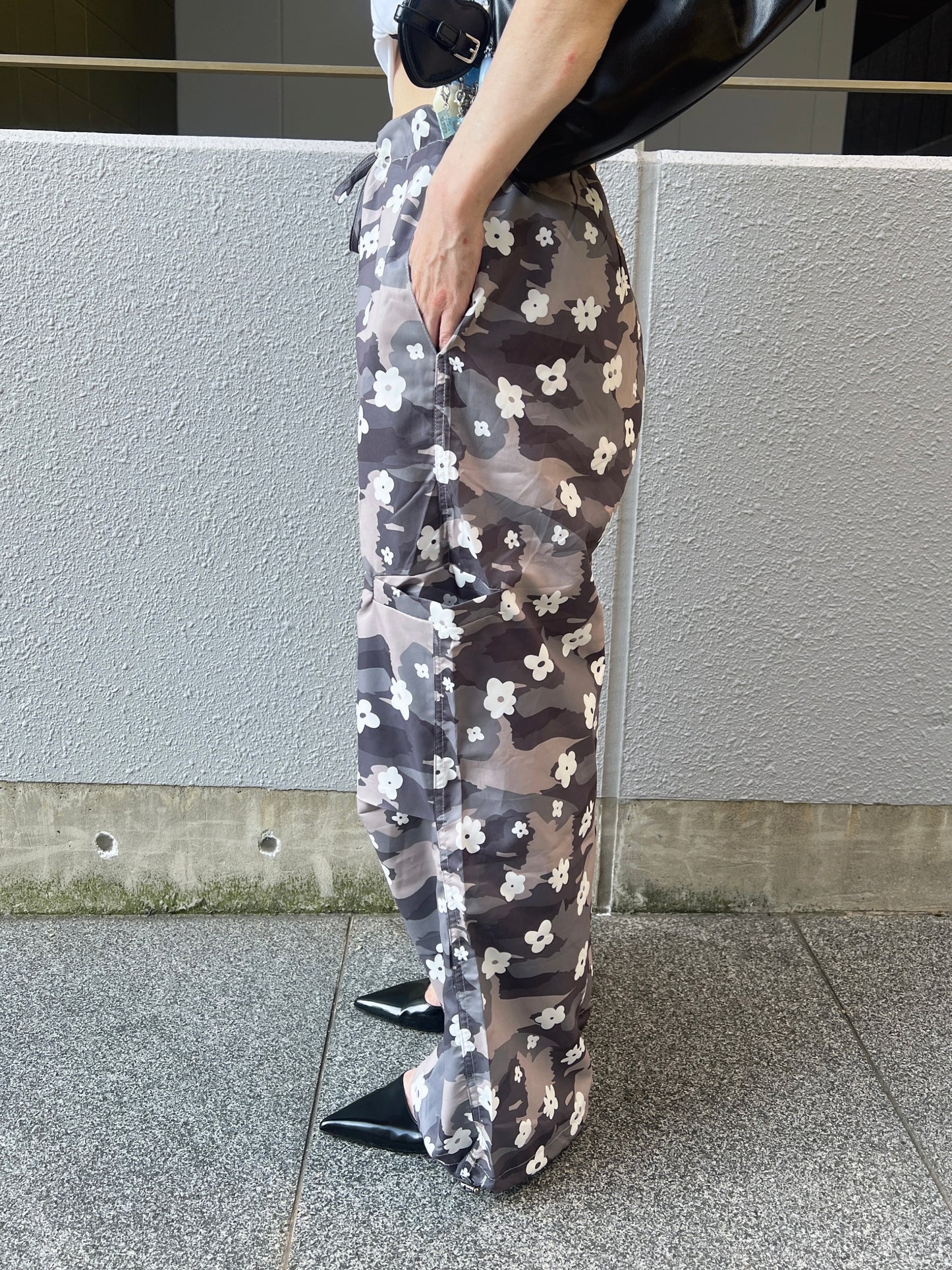 フラワーカモフラワイドパンツ DPB79185
