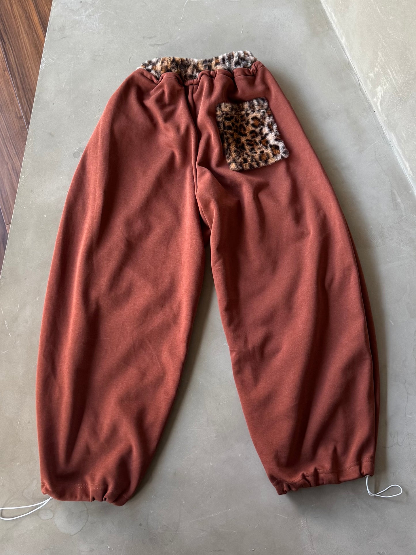 ポイントレオパードスウェットパンツ DPB86185