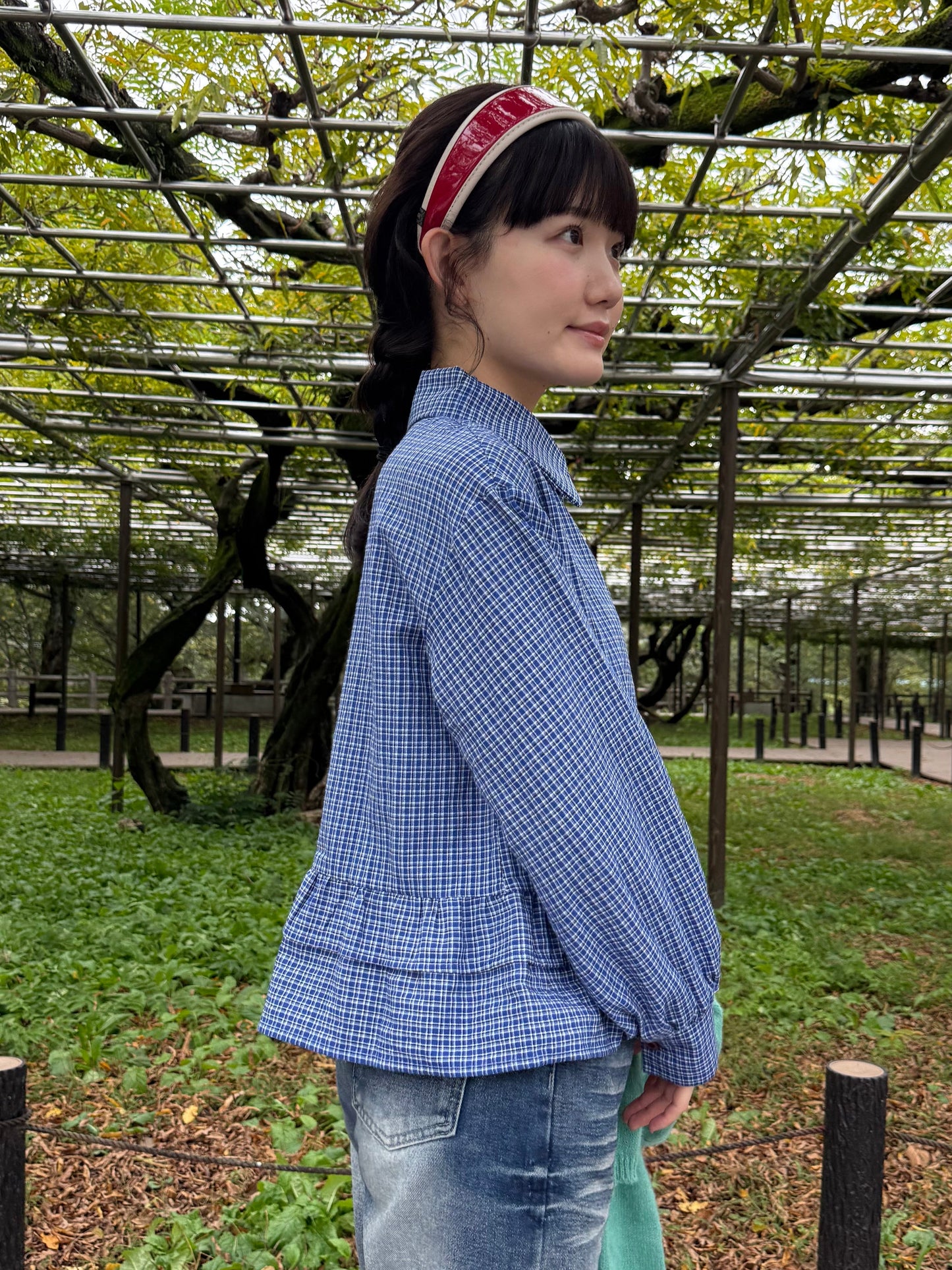 レッドボタンフリルチェックシャツ DPA43663